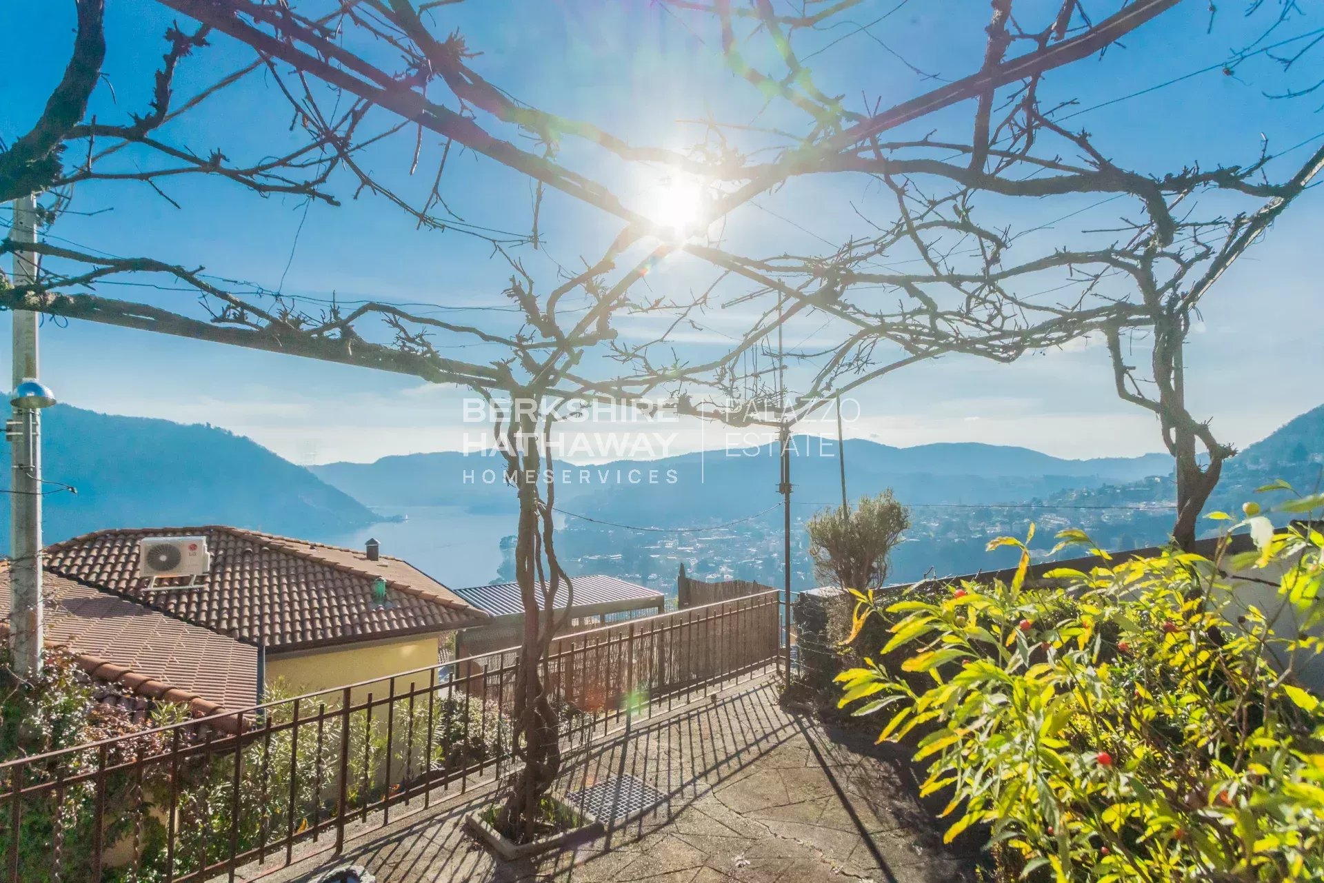 Casa a Cernobbio con vista lago e giardino