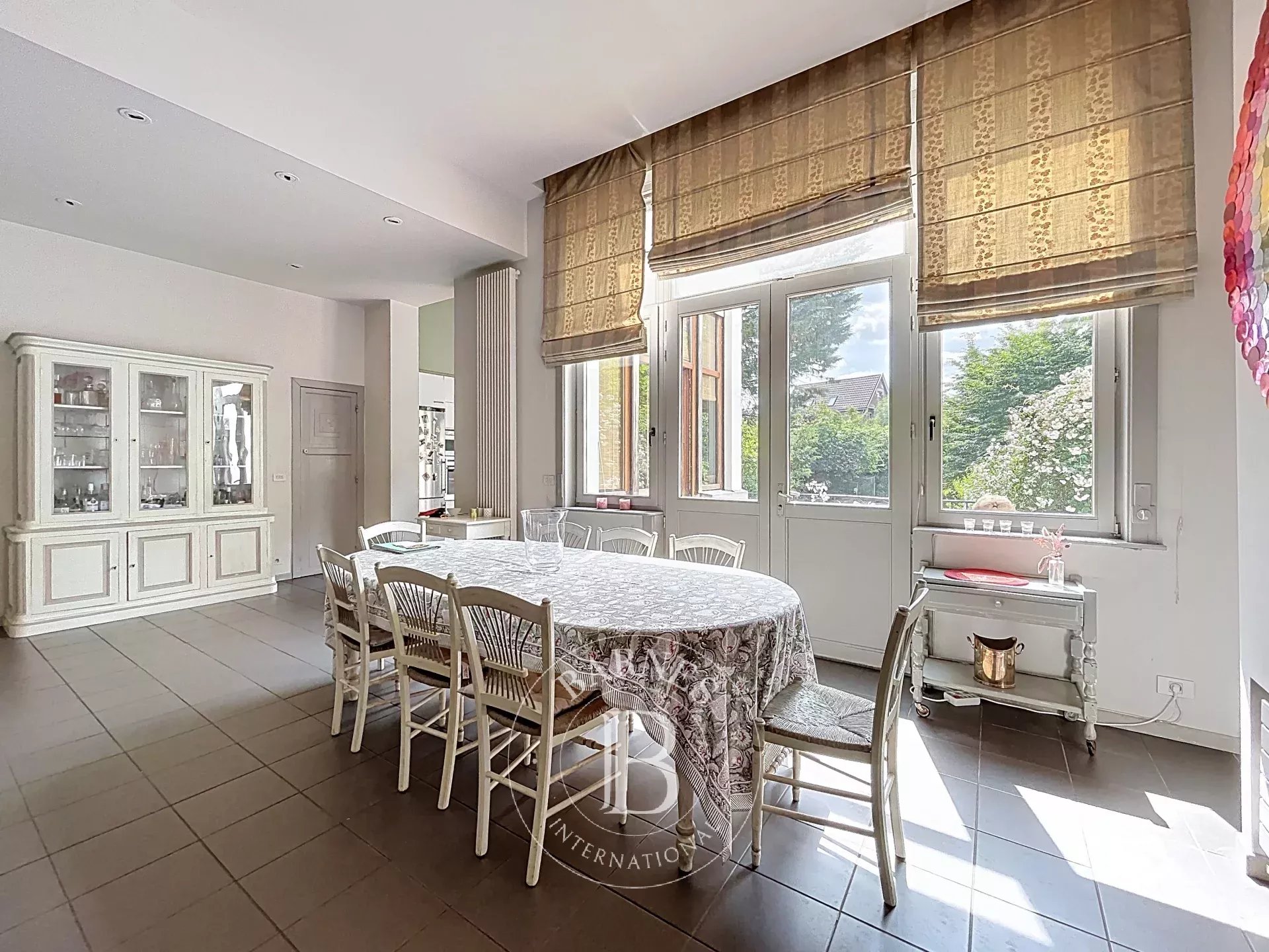 Uccle - Immeuble 3 façades à renover- 4 Logements- 3 Garages- Somptueux jardin