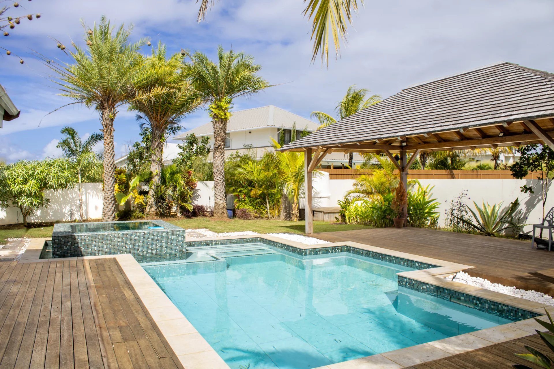 BEAU VALLON – Contemporary home with independent apartment – 5 bedrooms