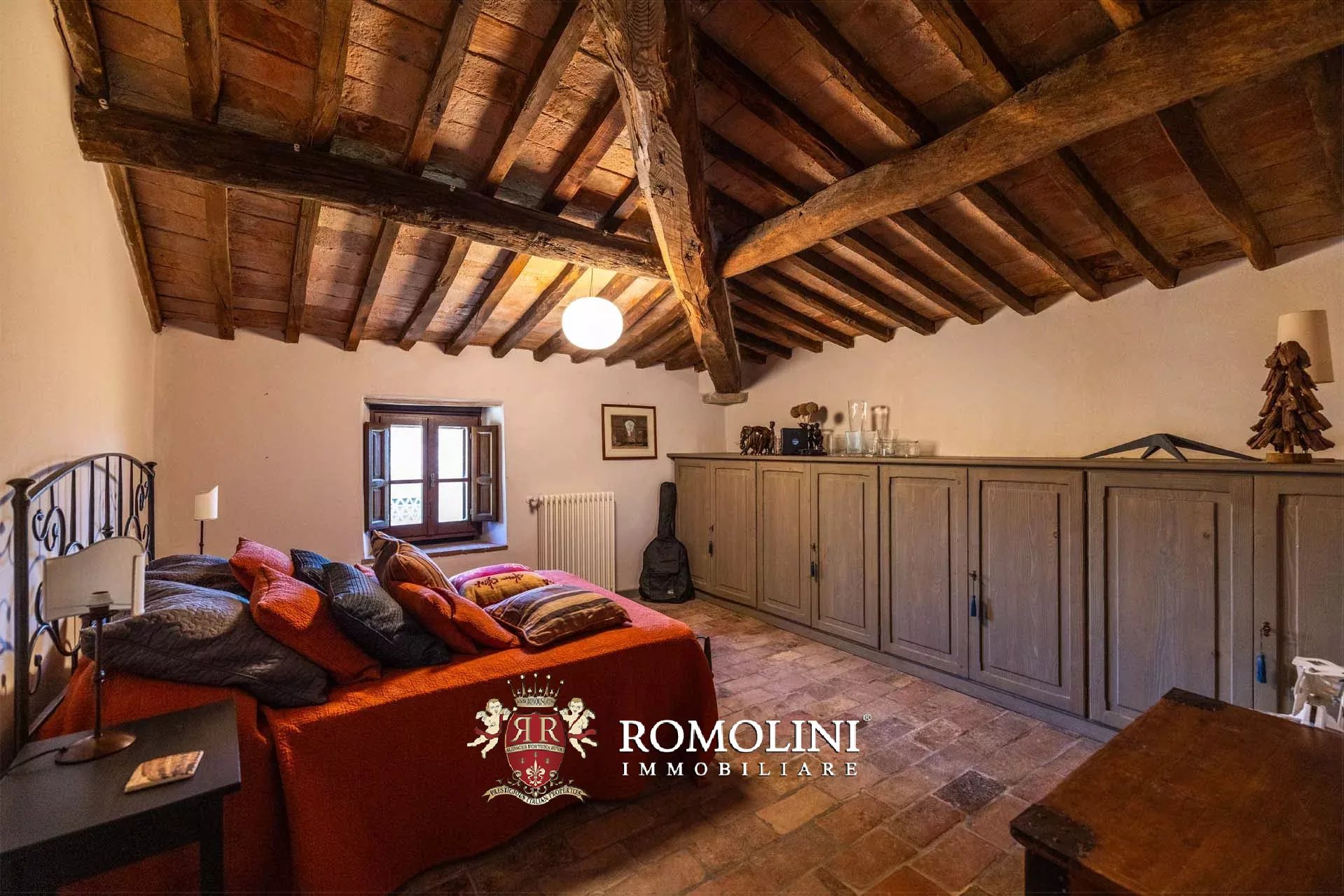 SANIERTER WEILER MIT SEEBLICK ZU VERKAUFEN IN ANGHIARI, TOSKANA