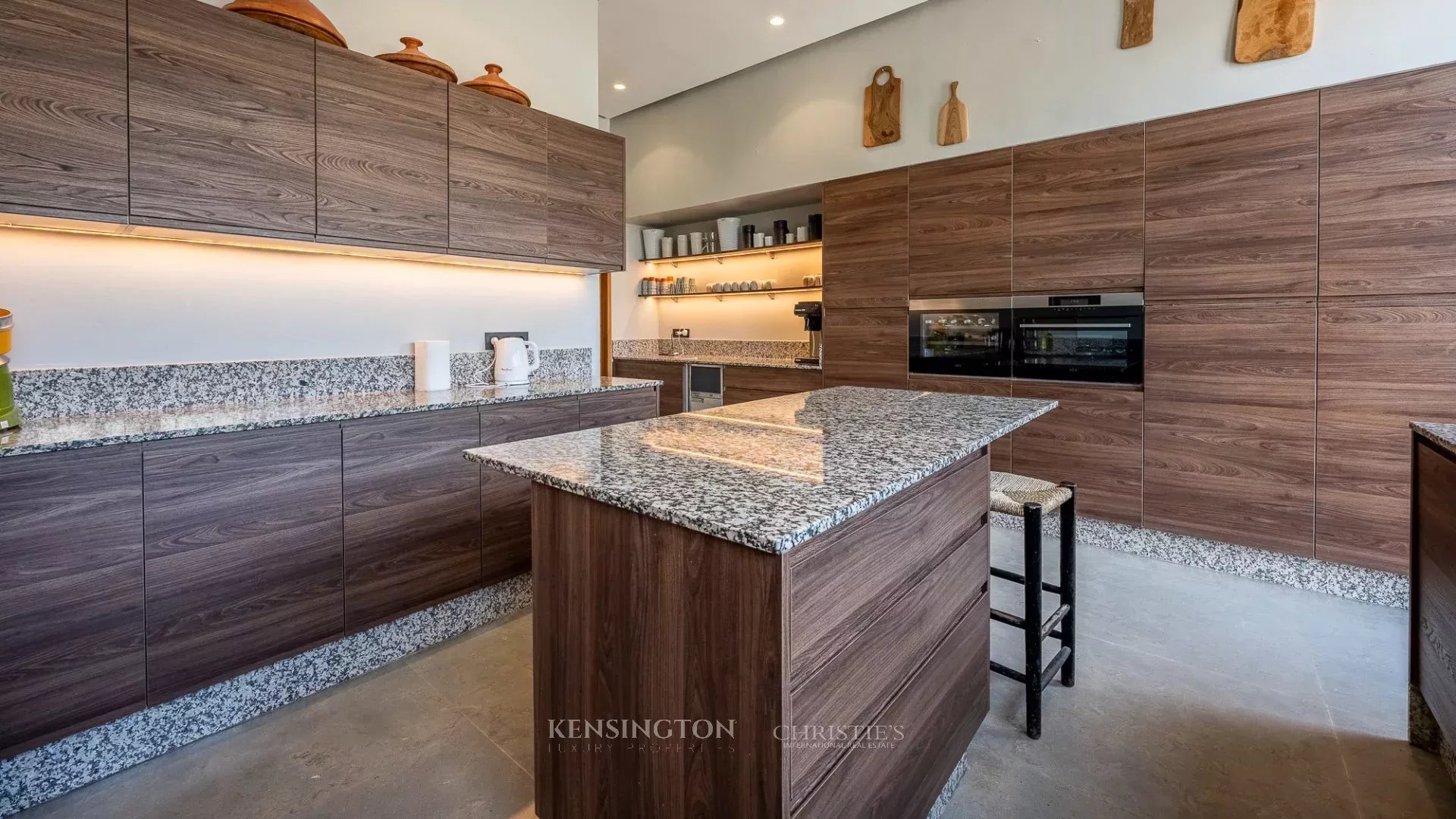 6 Bedroom Villa/Townhouse's Image 30