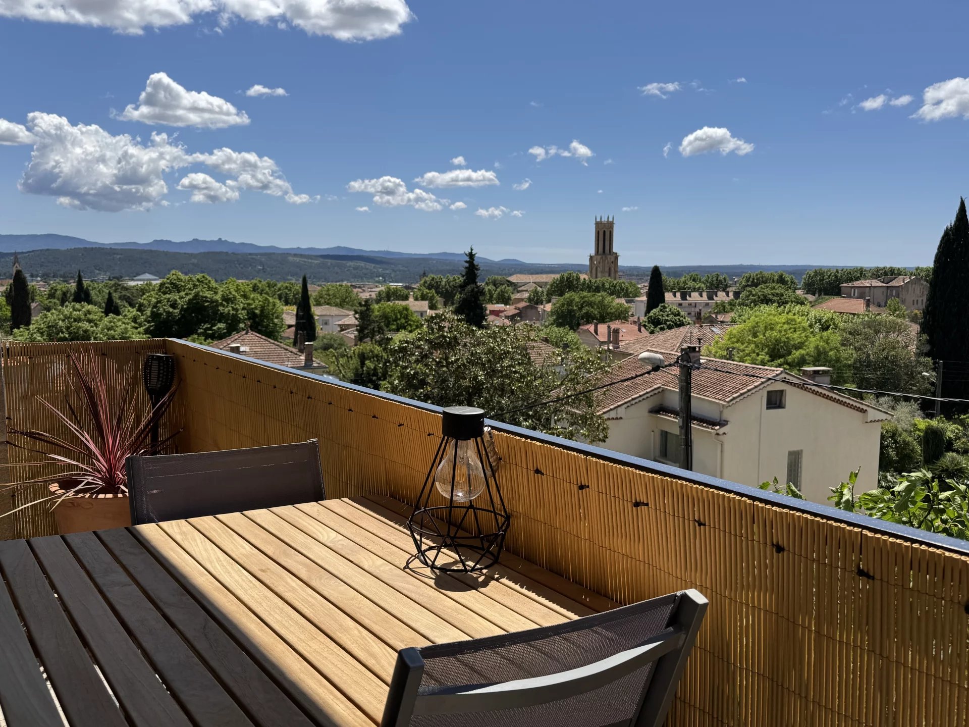 AIX LA VIOLETTE DISTRICT - 4-ROOM APARTMENT WITH VIEW