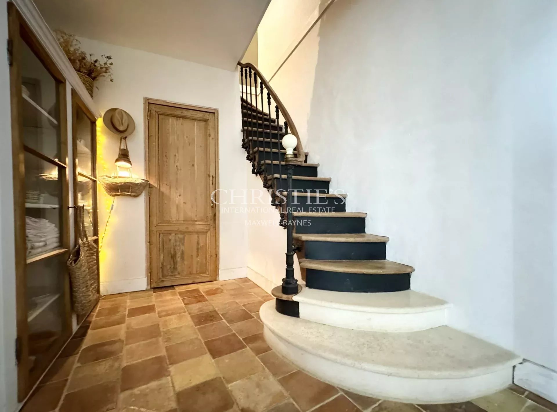 5 Bedroom Villa/Townhouse's Image 12
