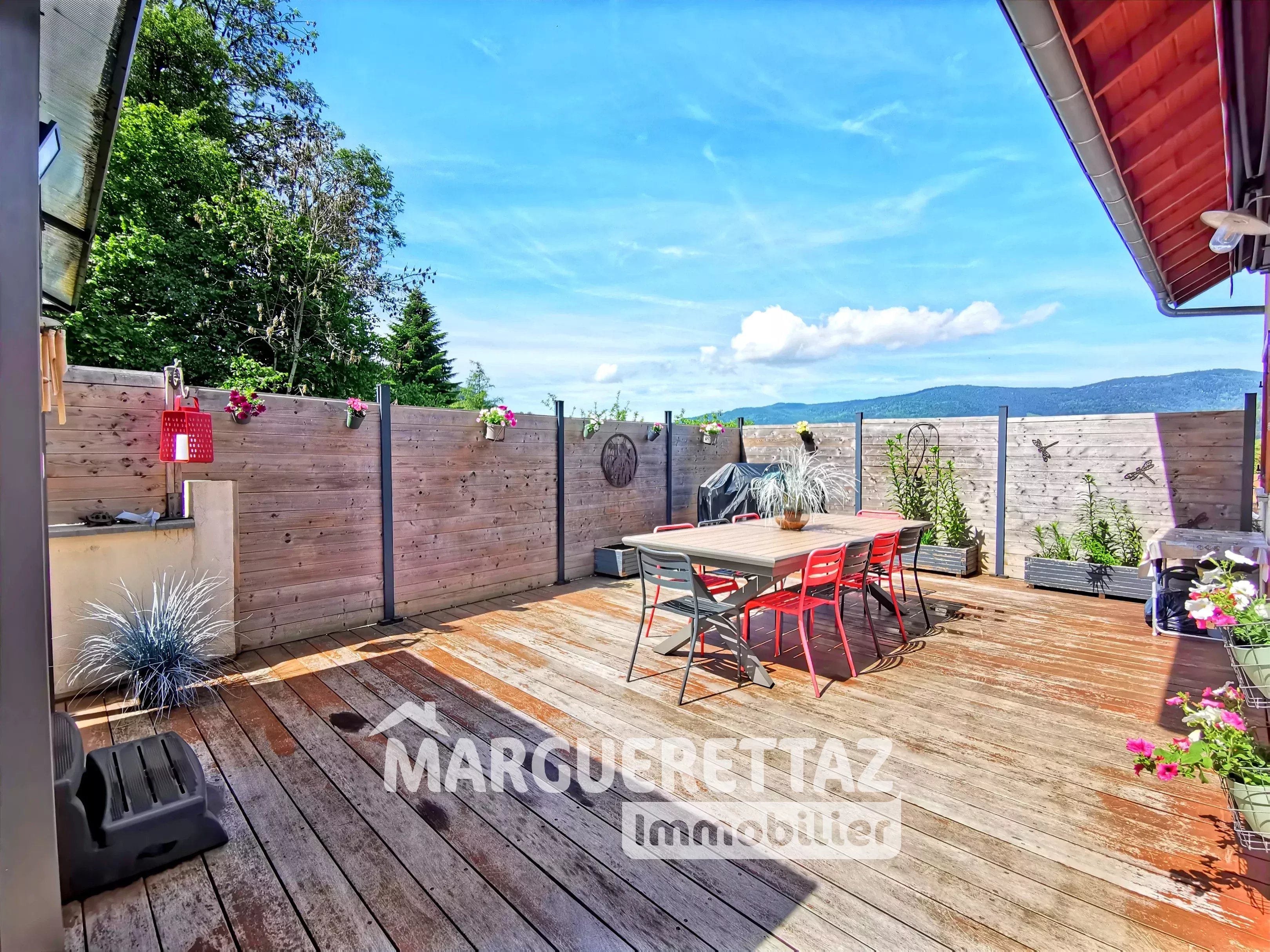 Spacious 3-Bedroom Family Home with Spa in Villard