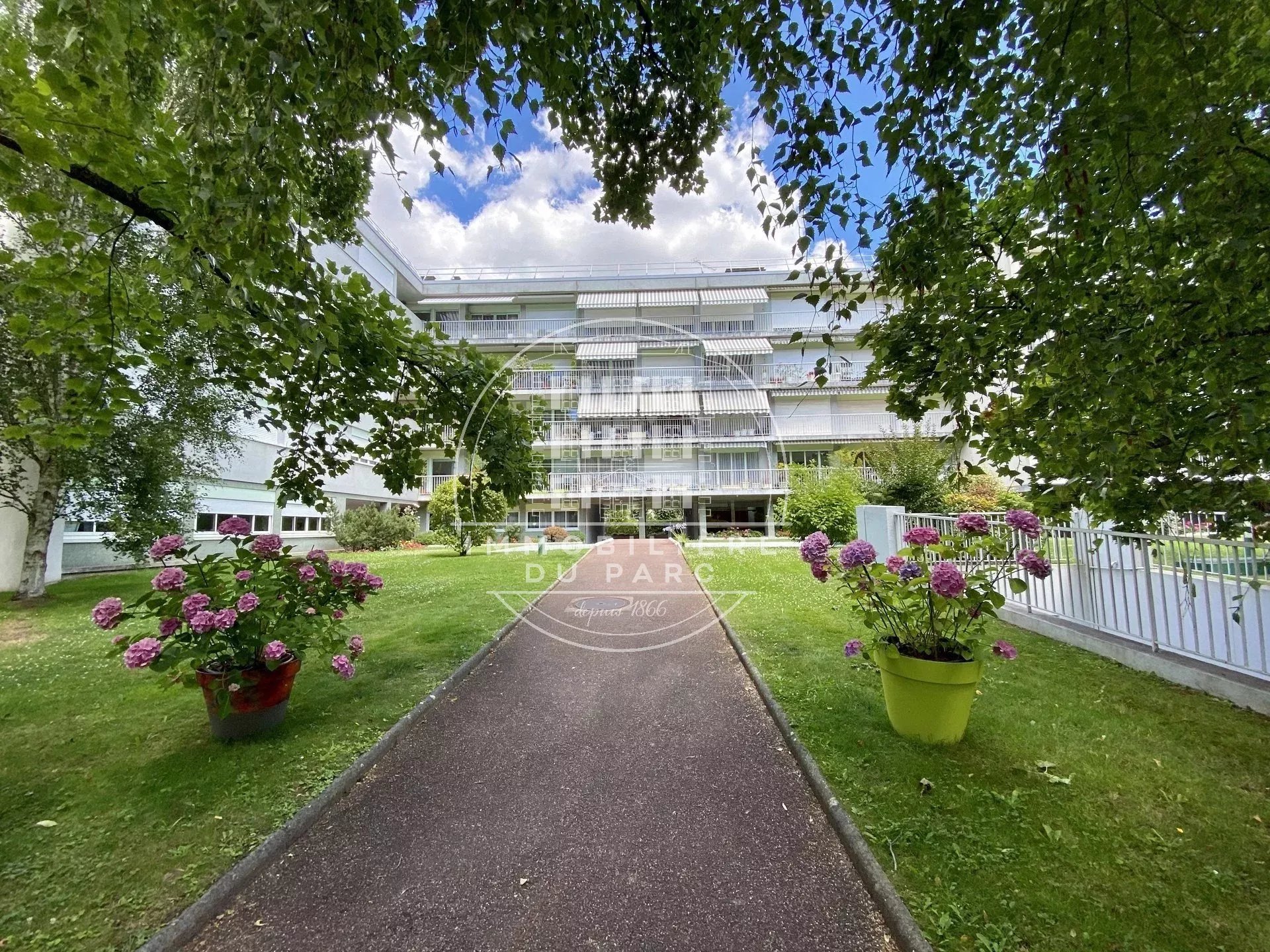 Agence immobilière de 