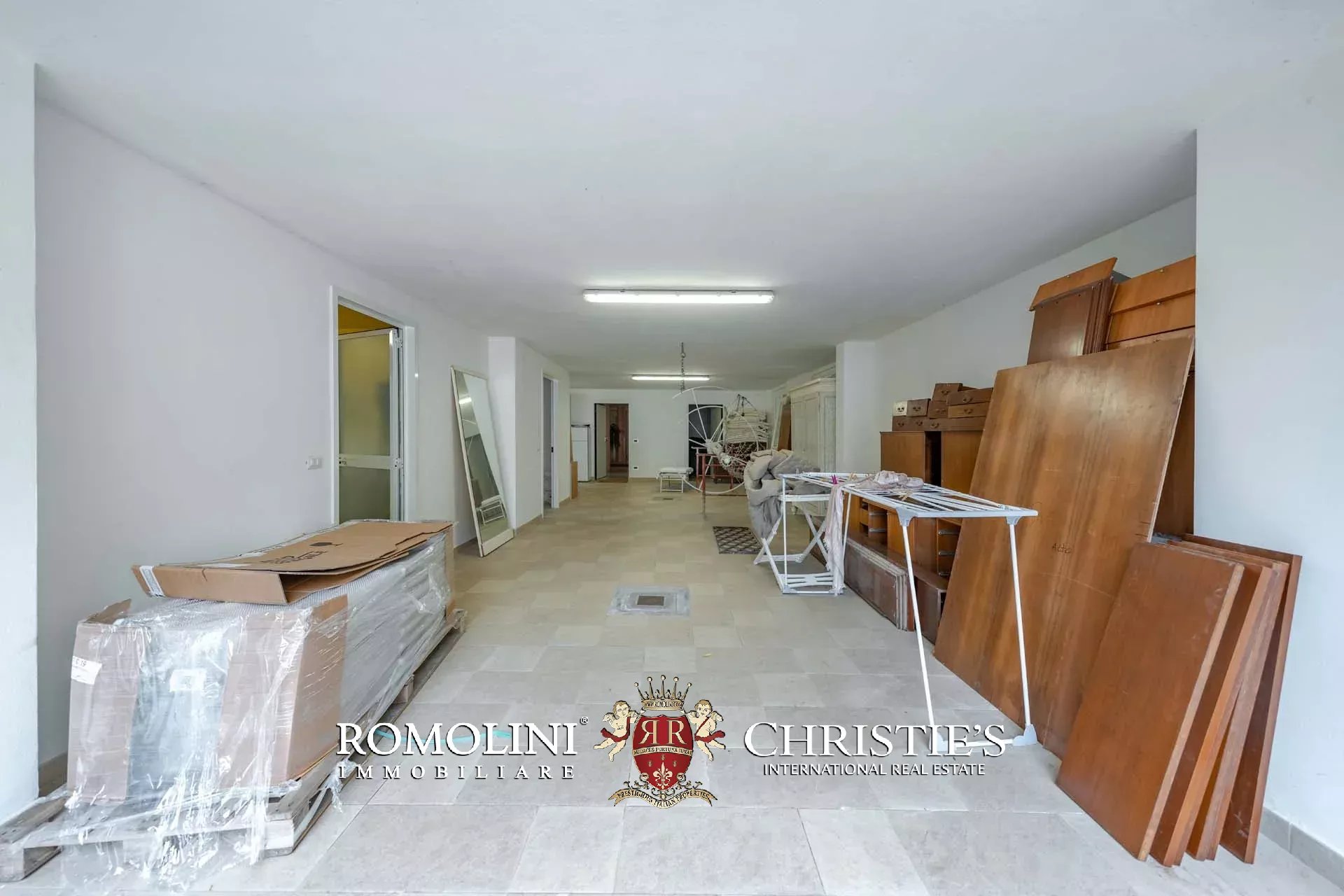 10 Bedroom Villa/Townhouse's Image 86