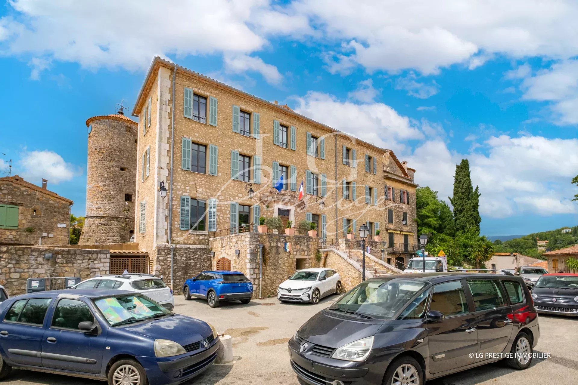 1-BEDROOM APARTMENT – 57 m² – TO RENOVATE – VILLAGE CENTER