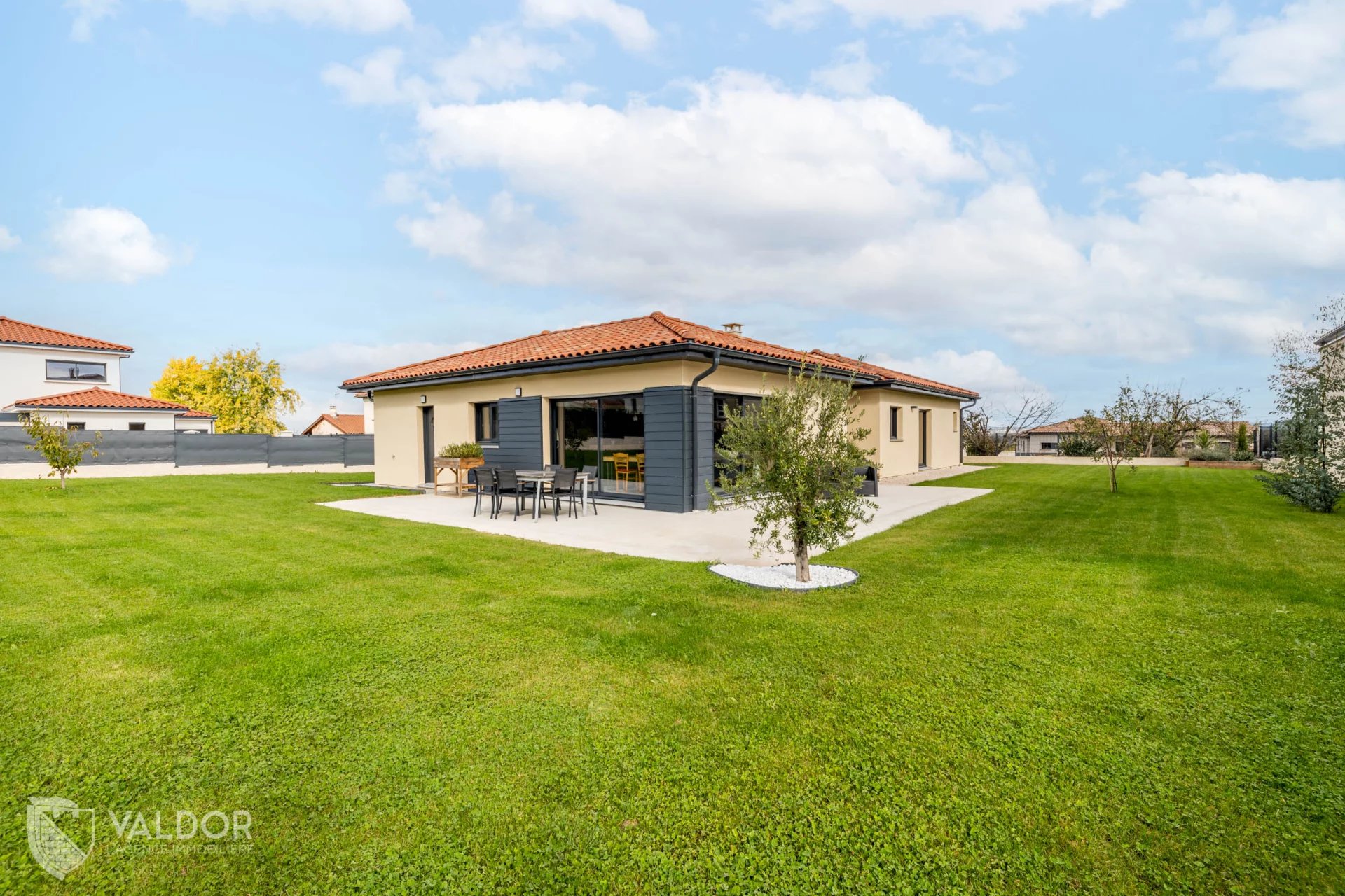 Maison récente de plain-pied à LUCENAY