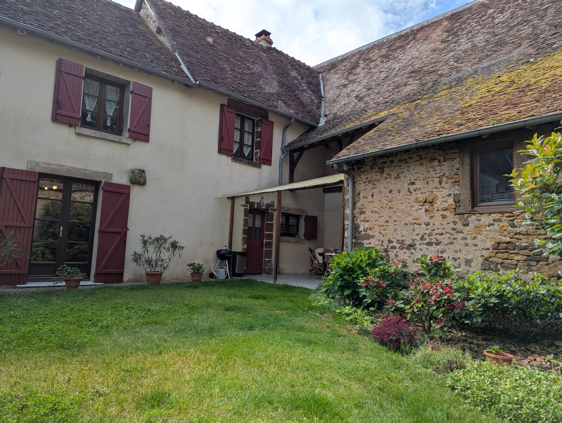 Belle propriété rénovée dans le village de Chaillac