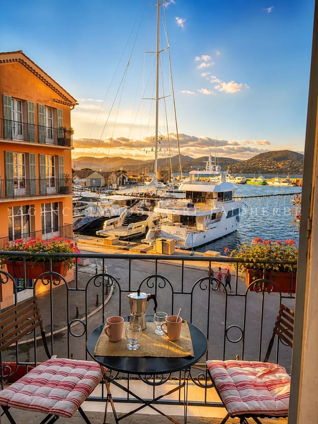 Appartement vue sur le port REF 90