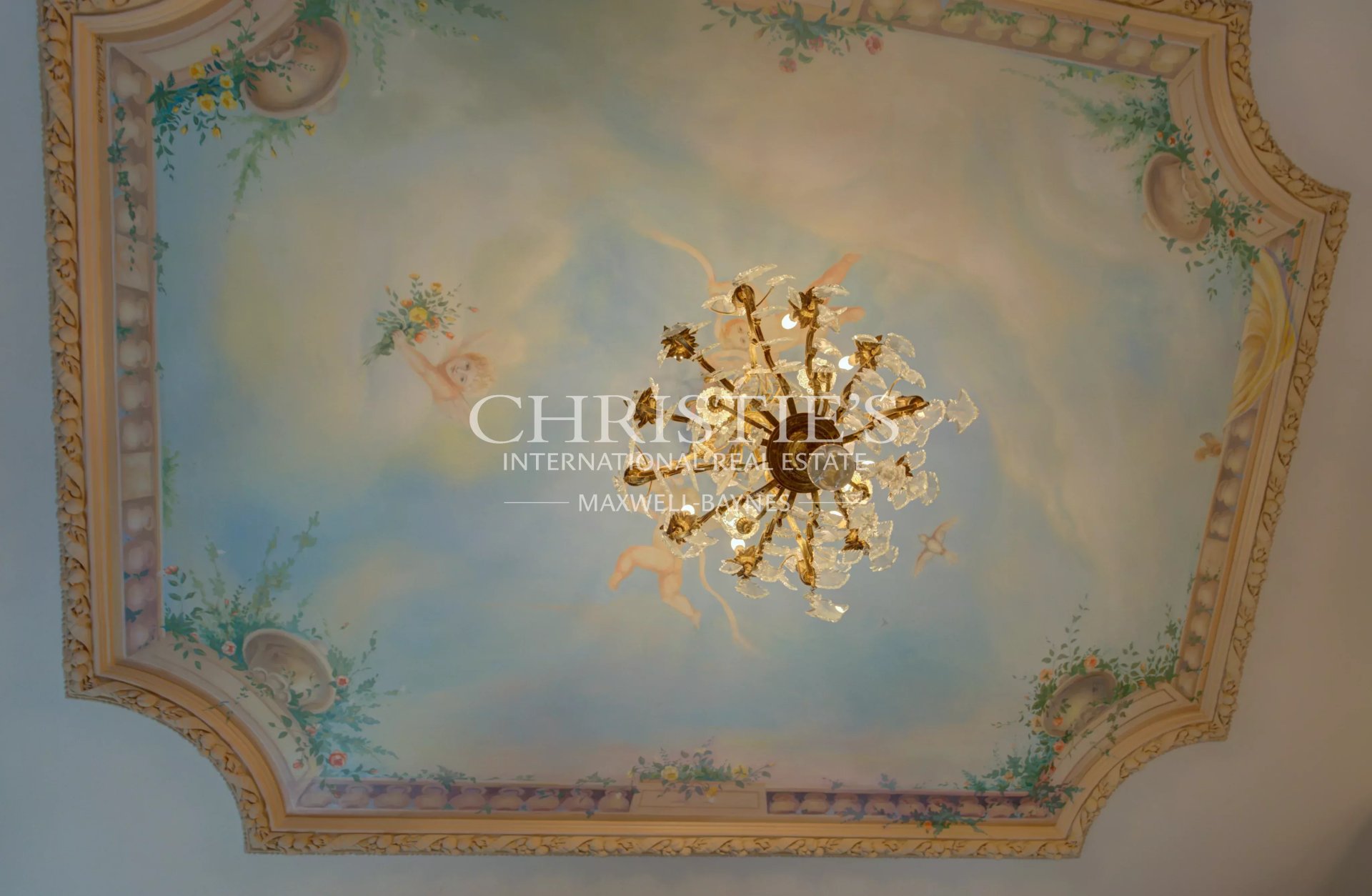 9 Bedroom Chateau's Image 11