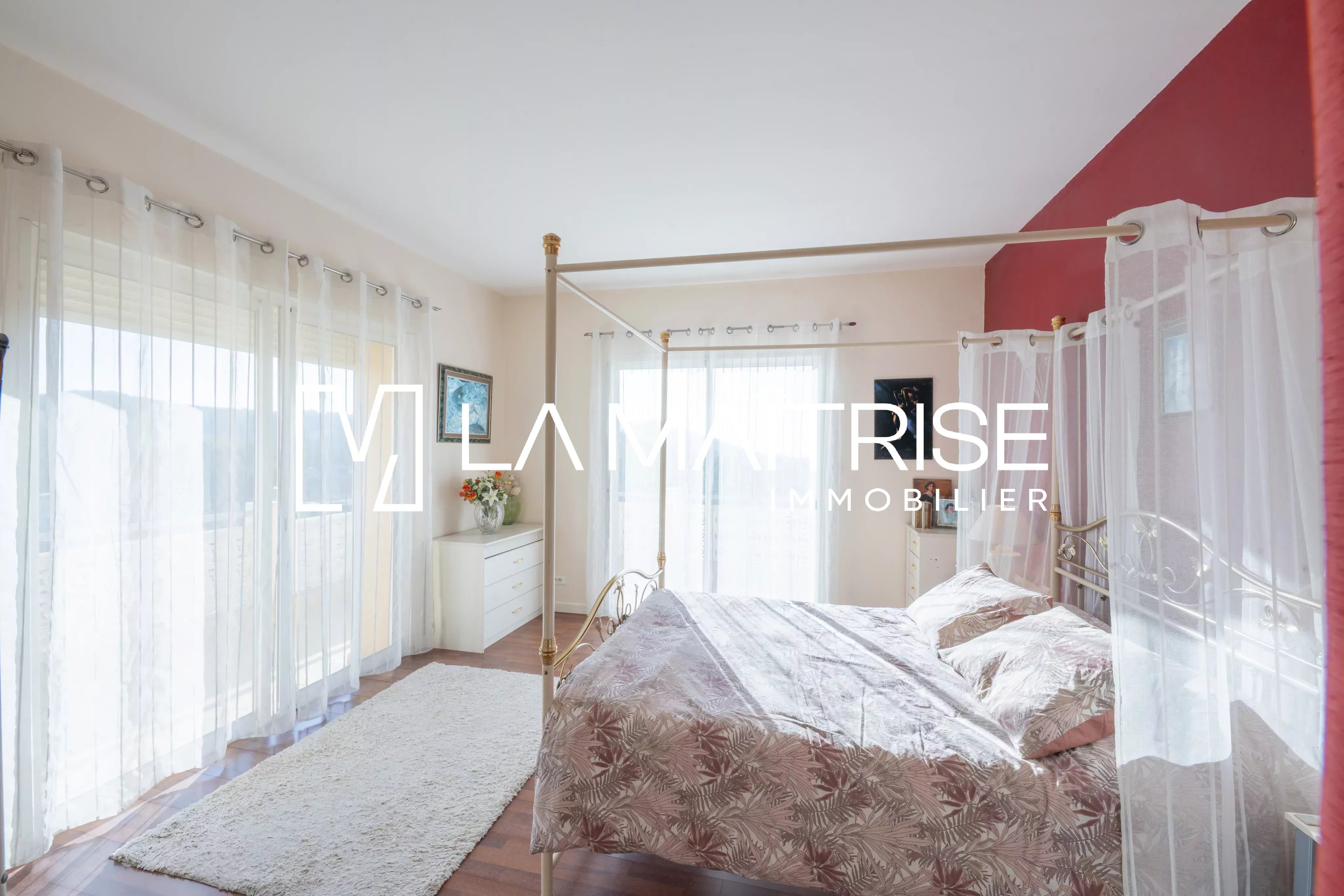 VILLA  T5 - 251 M² - PARCELLE DE 1125 M²