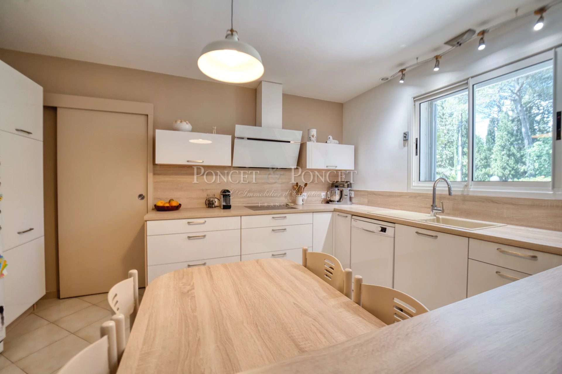 4 Bedroom Villa/Townhouse's Image 11