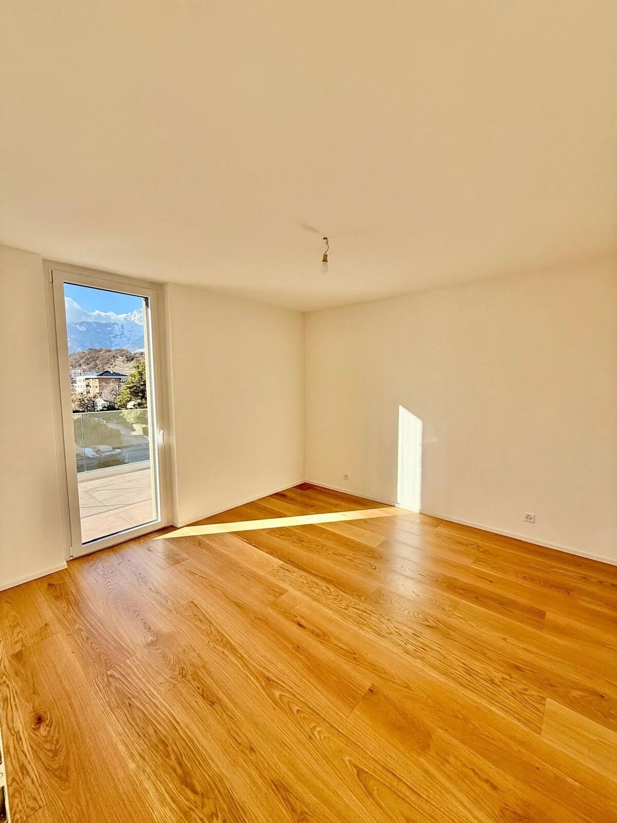 Splendide attique 3.5 pièces neuf à Sion