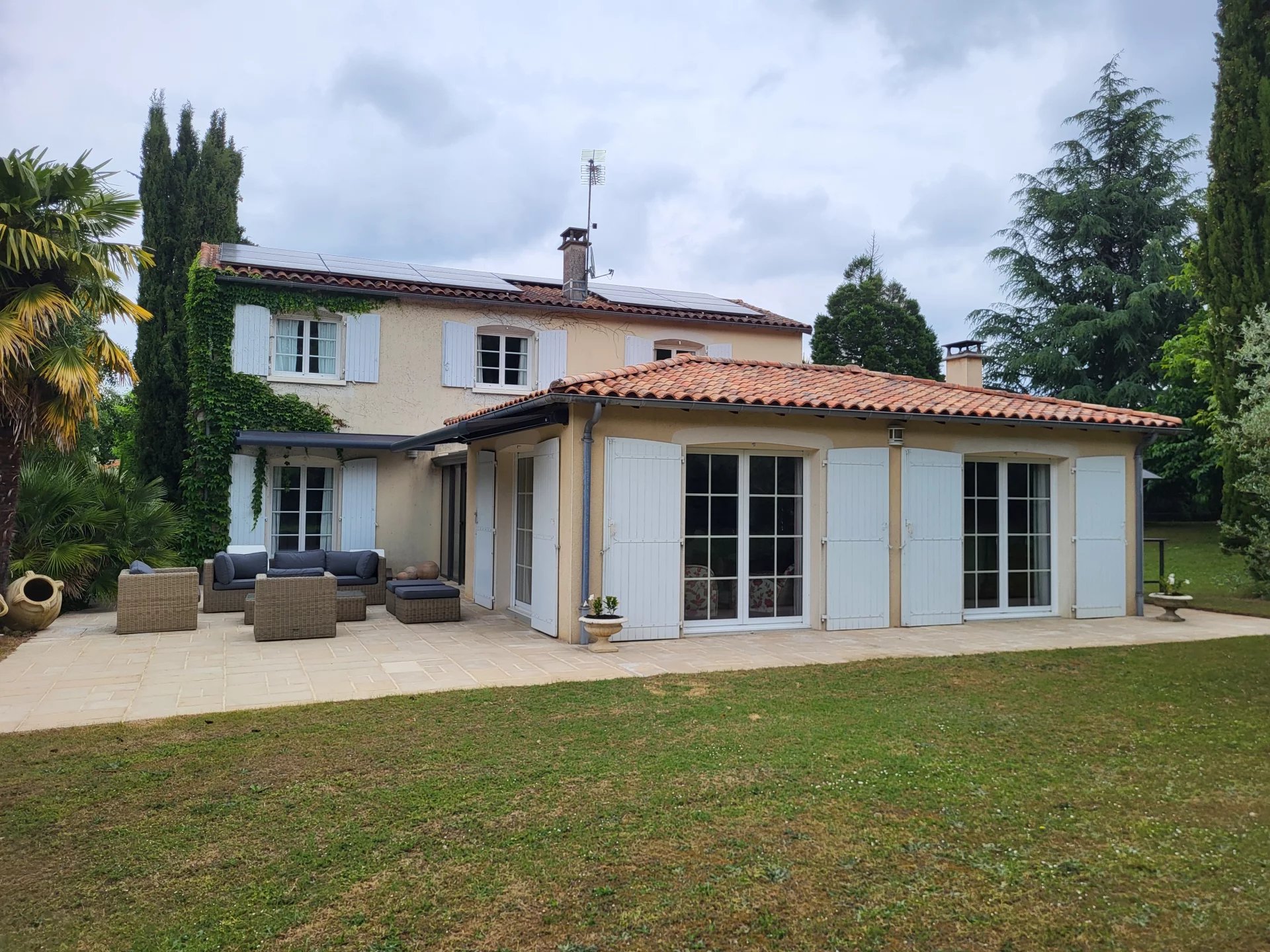 Four bedroom eco-friendly house with downstairs bedroom on outskirts of Chauvigny