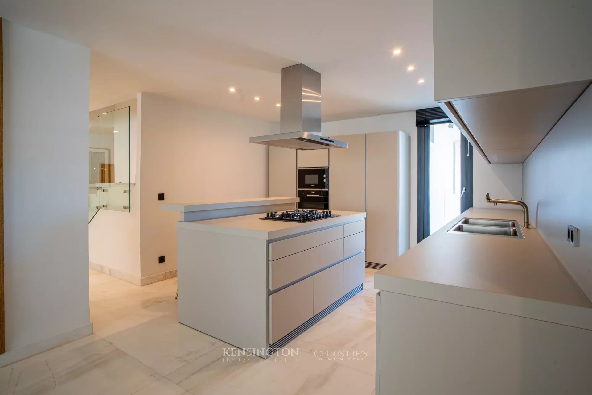 4 Bedroom Apartment/Flat's Image 5