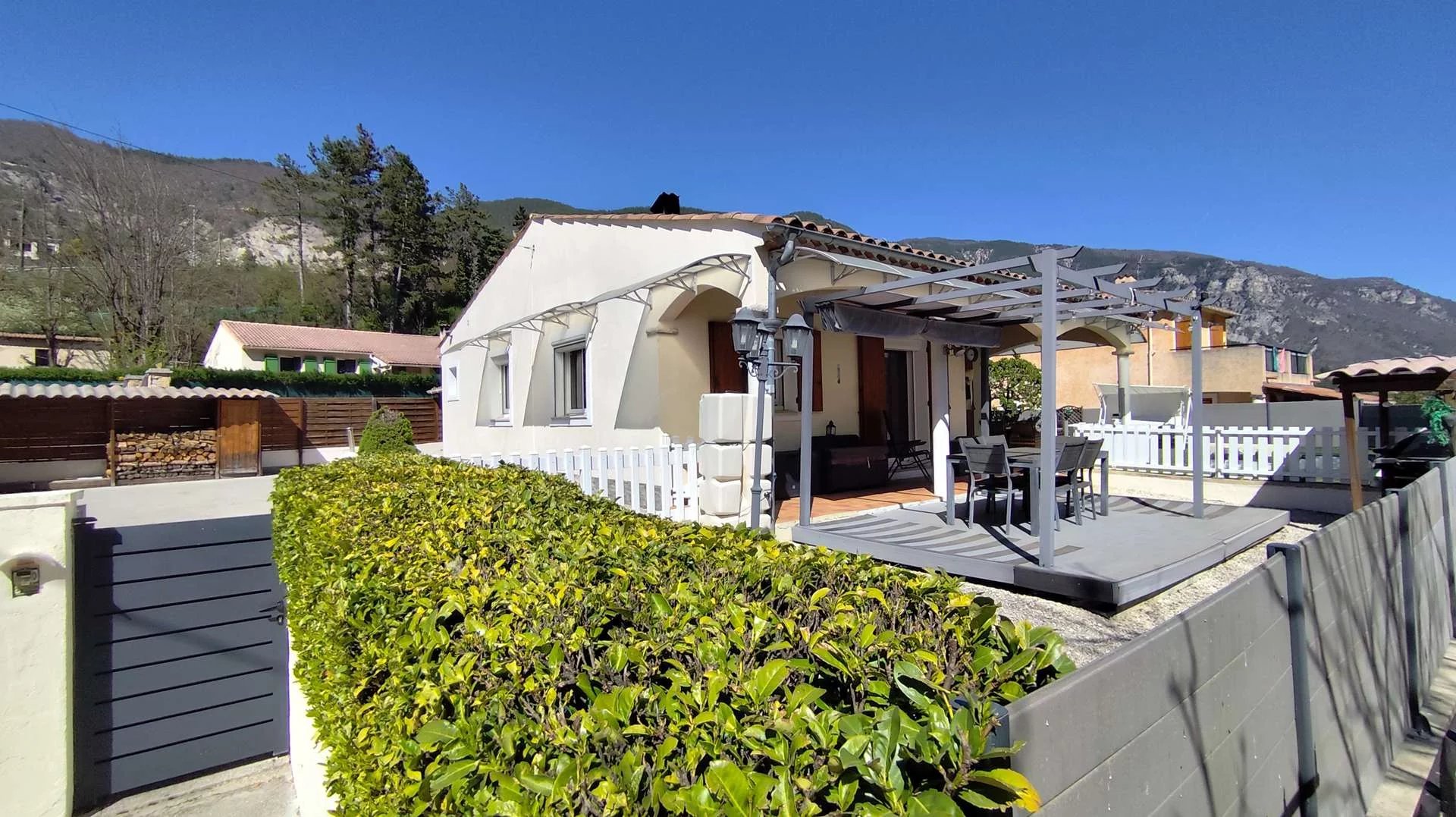 Maison 4 Pièces - Piscine et Garages - Photo 2