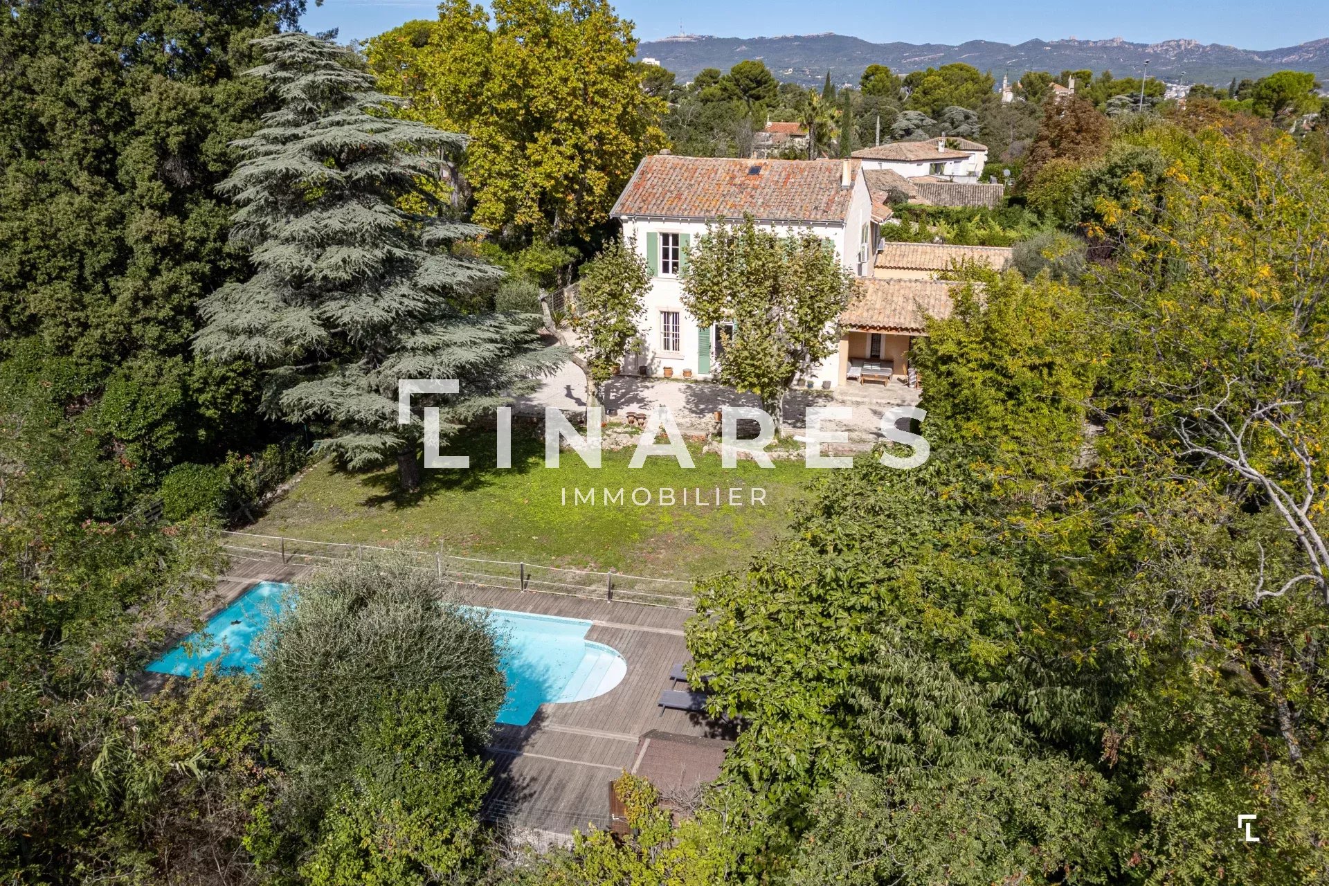 LA BASTIDE - Propriété T7 de 280m2 - Piscine - Dépendances - Terrain 1700m2 - 13012 LES 3 LUCS