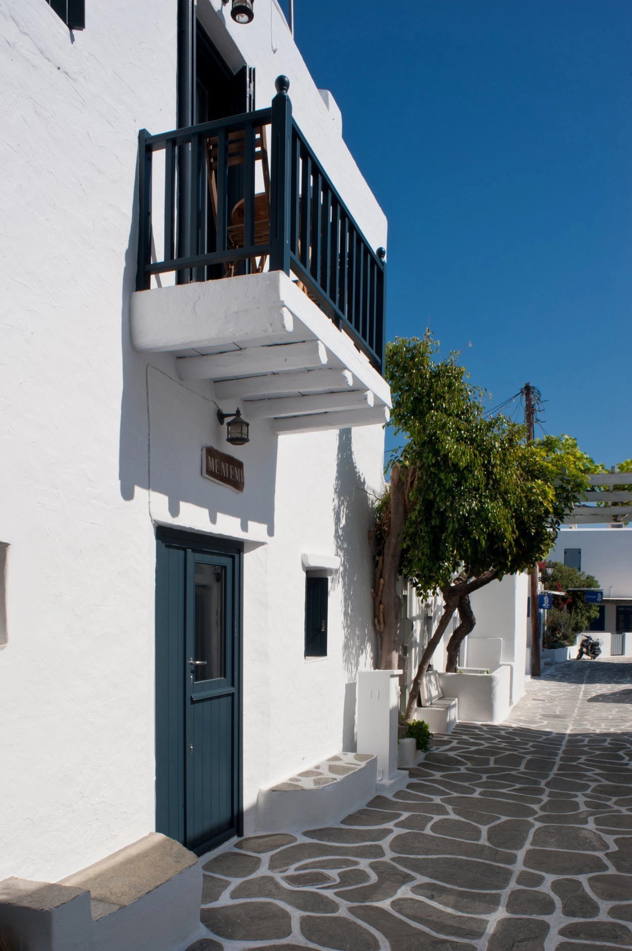 Agence immobilière de PARIS - LONDON - PAROS
