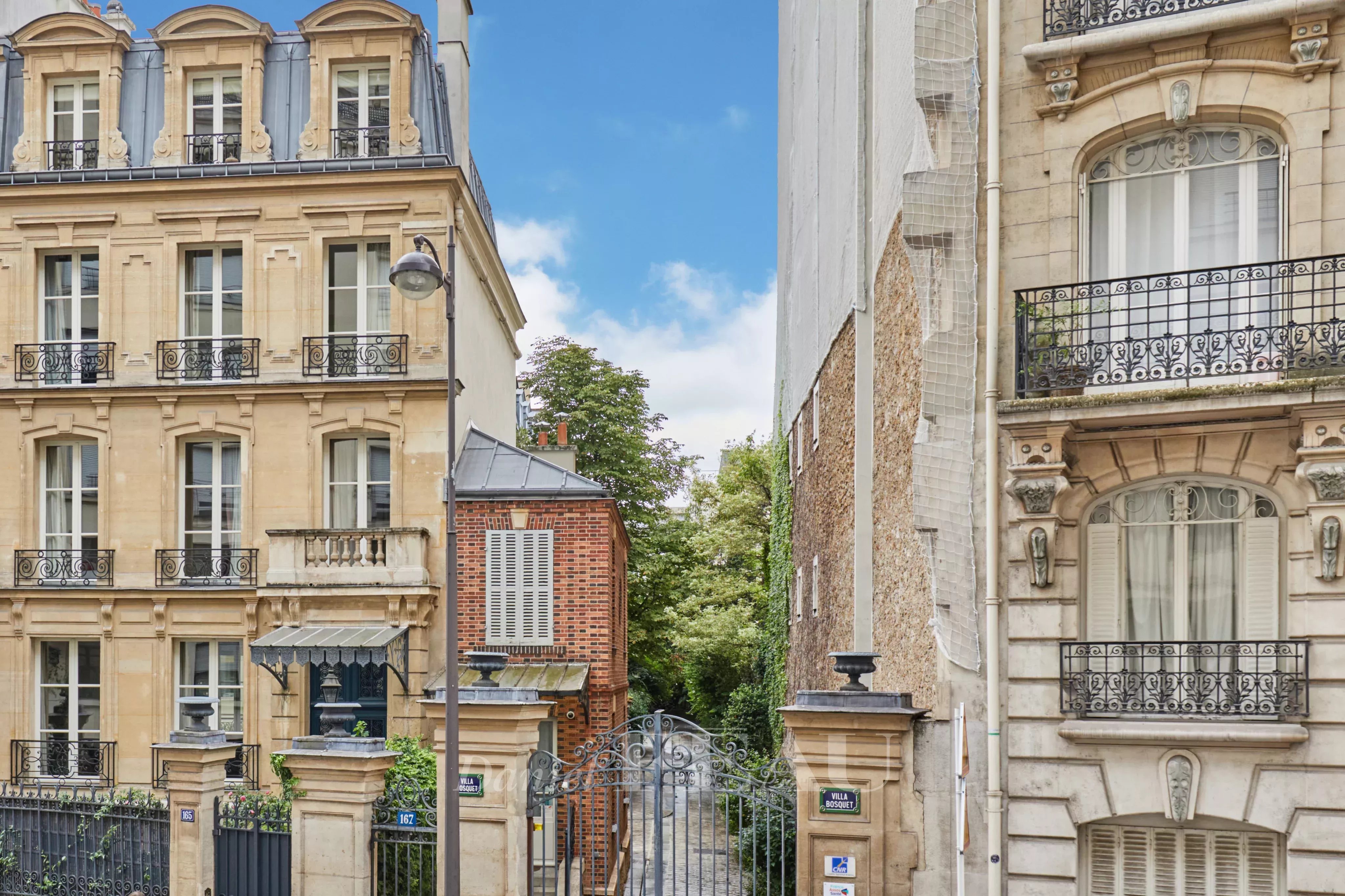 Paris 7th District – A peaceful 2-bed apartment