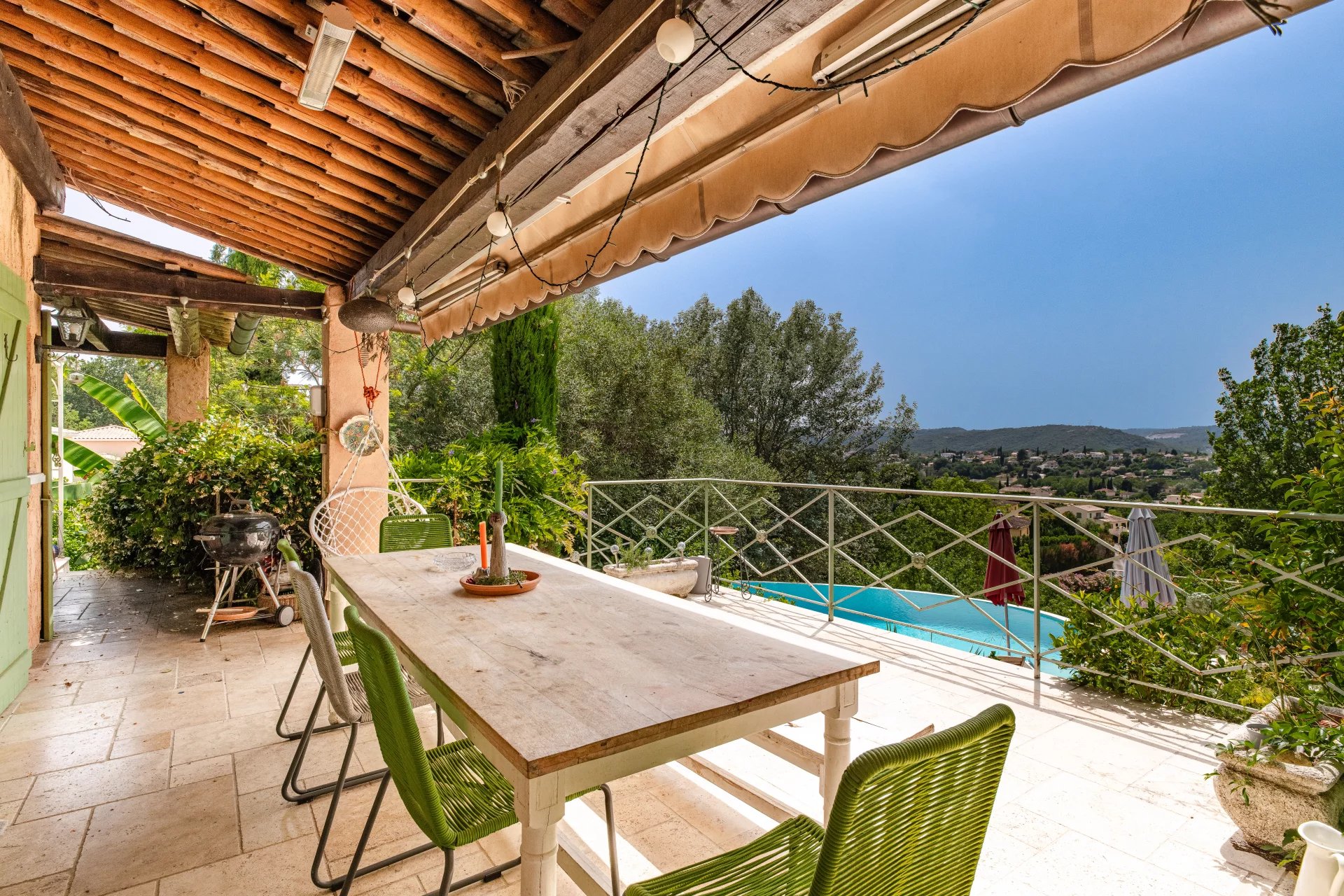 Charming Villa with swimming pool, splendid view of the hills of Saint Paul de Vence