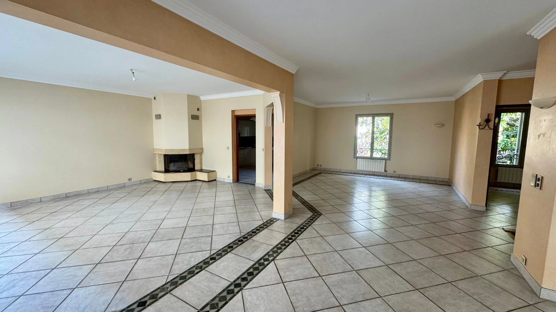 Maison de ville / bureaux Aix En Provence 202 m2