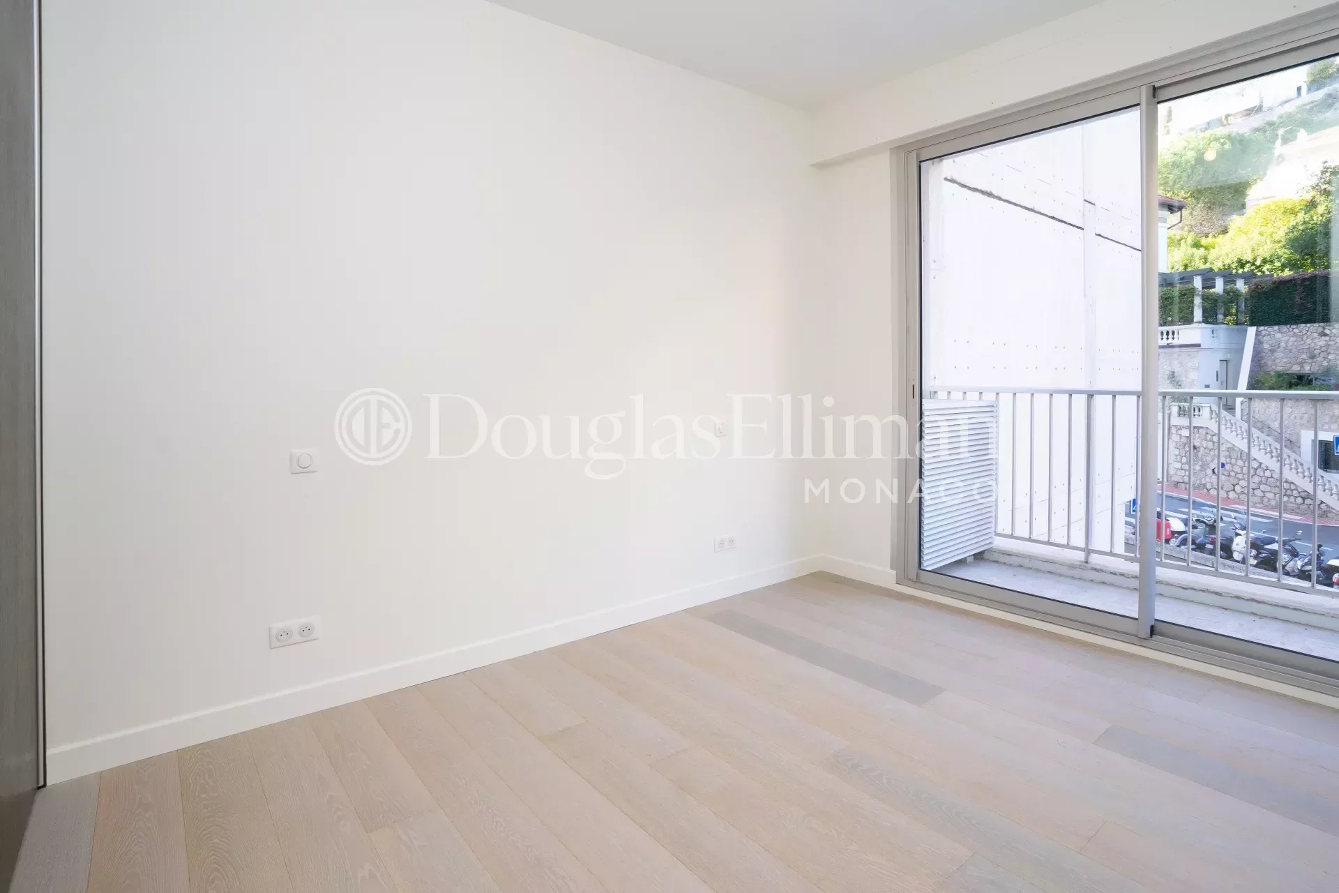 Monaco – Saint Roman – Appartement en étage élevé  avec vue mer - Image nᵒ2