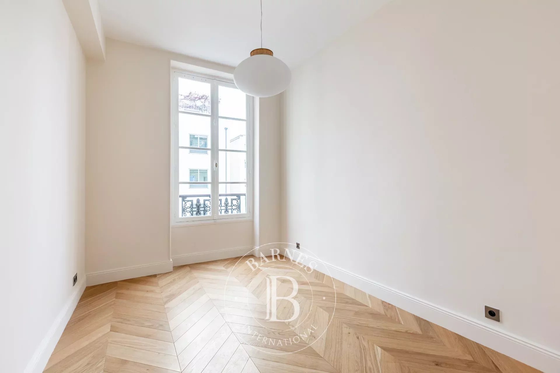 Daire Paris 8ème - picture 17