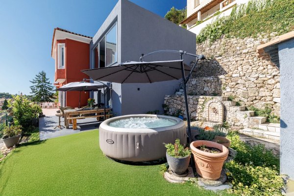 MAGNIFICENT 5-ROOM VILLA WITH PANORAMIC SEA VIEW CLOSE TO THE VILLAGE CENTER, LARGE GARAGE, POSSIBILITY OF A SWIMMING POOL — photo 7