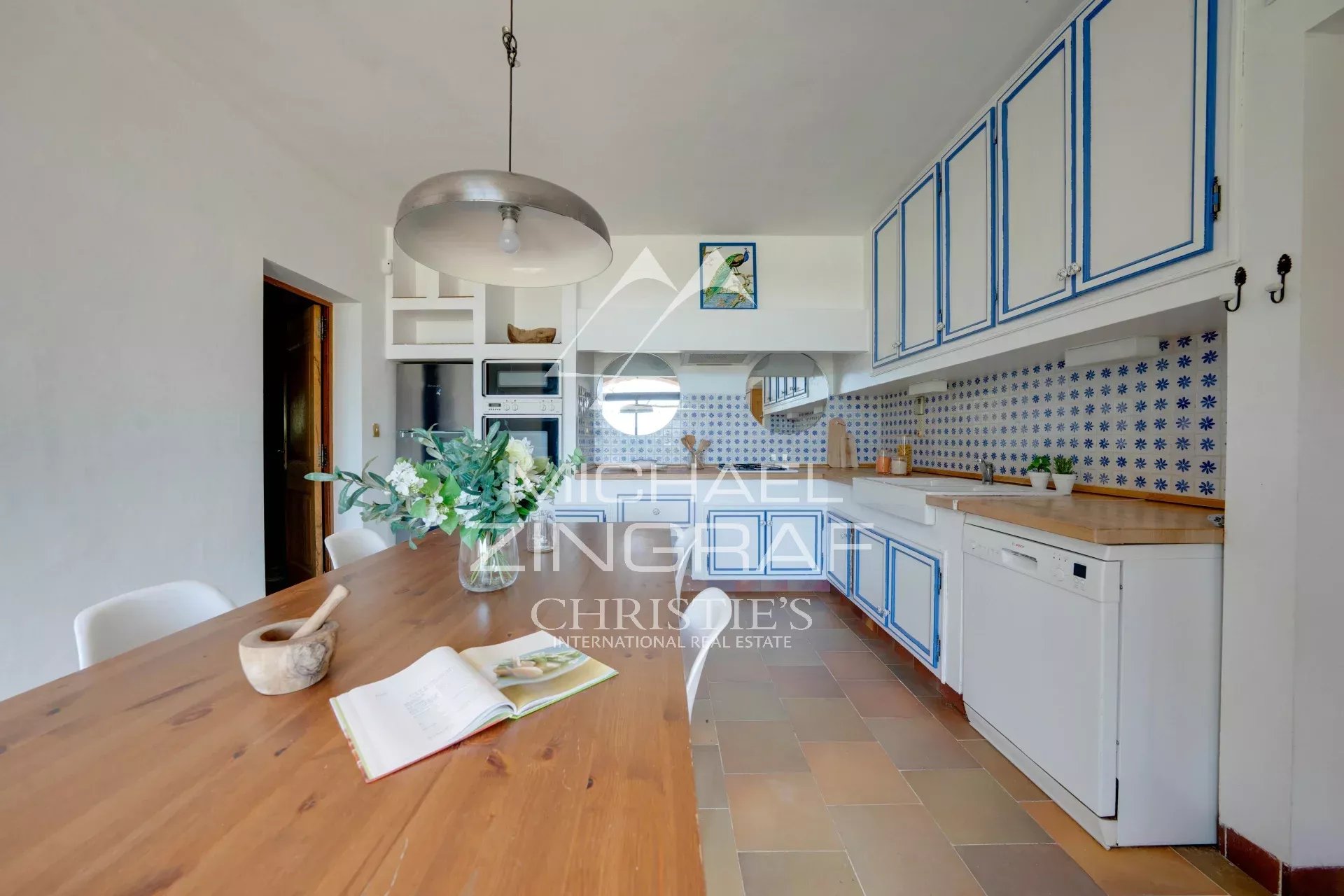 6 Bedroom Villa/Townhouse's Image 6