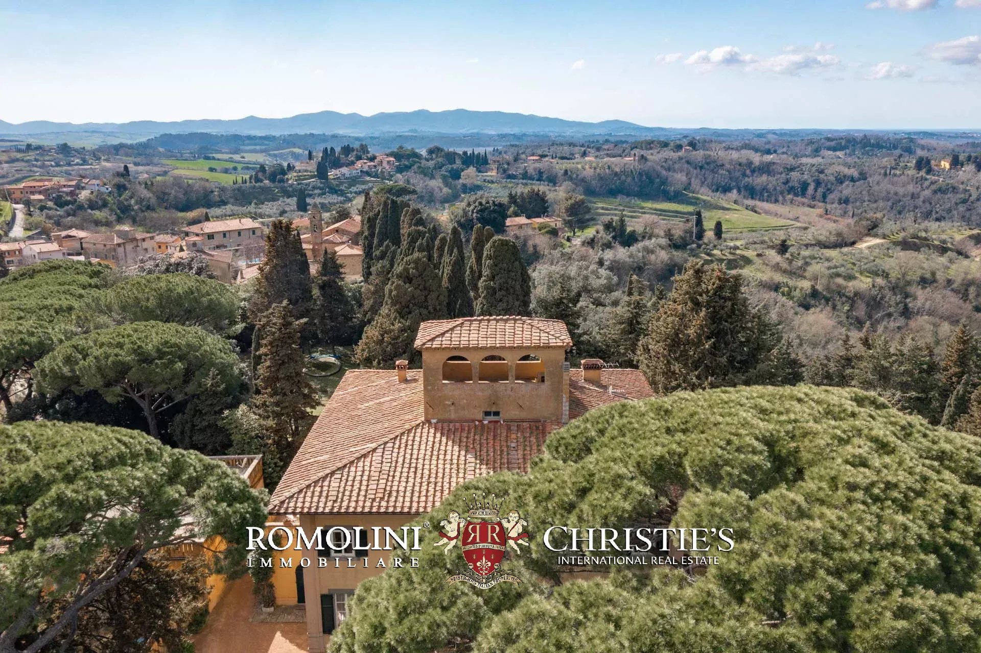 LUXURY PERIOD VILLA FOR SALE NEAR PISA, TUSCANY