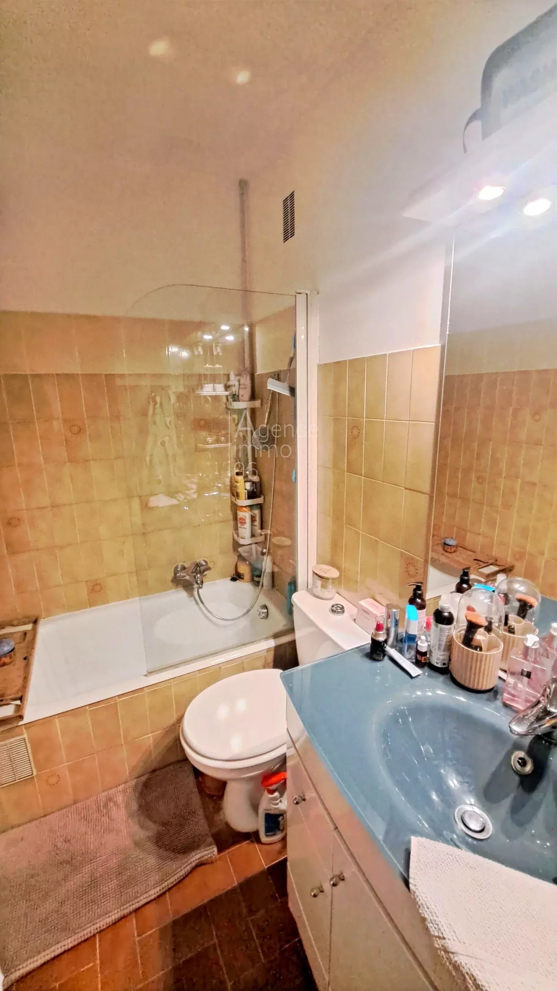 Le Cannet A louer Studio avec coin nuit cave et parking