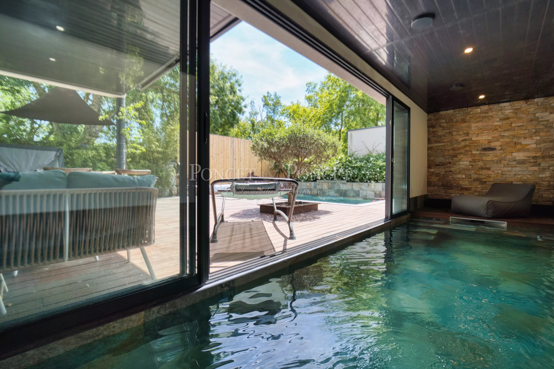 6 Bedroom Villa/Townhouse's Image 3
