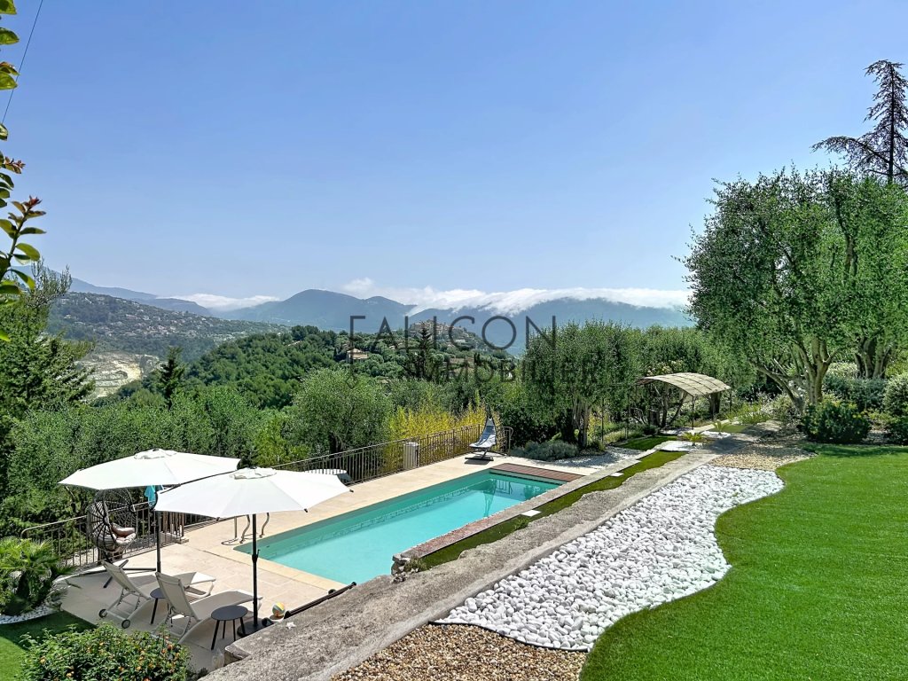 Villa for sale in Falicon — Stunning House with Swimming Pool in Falicon