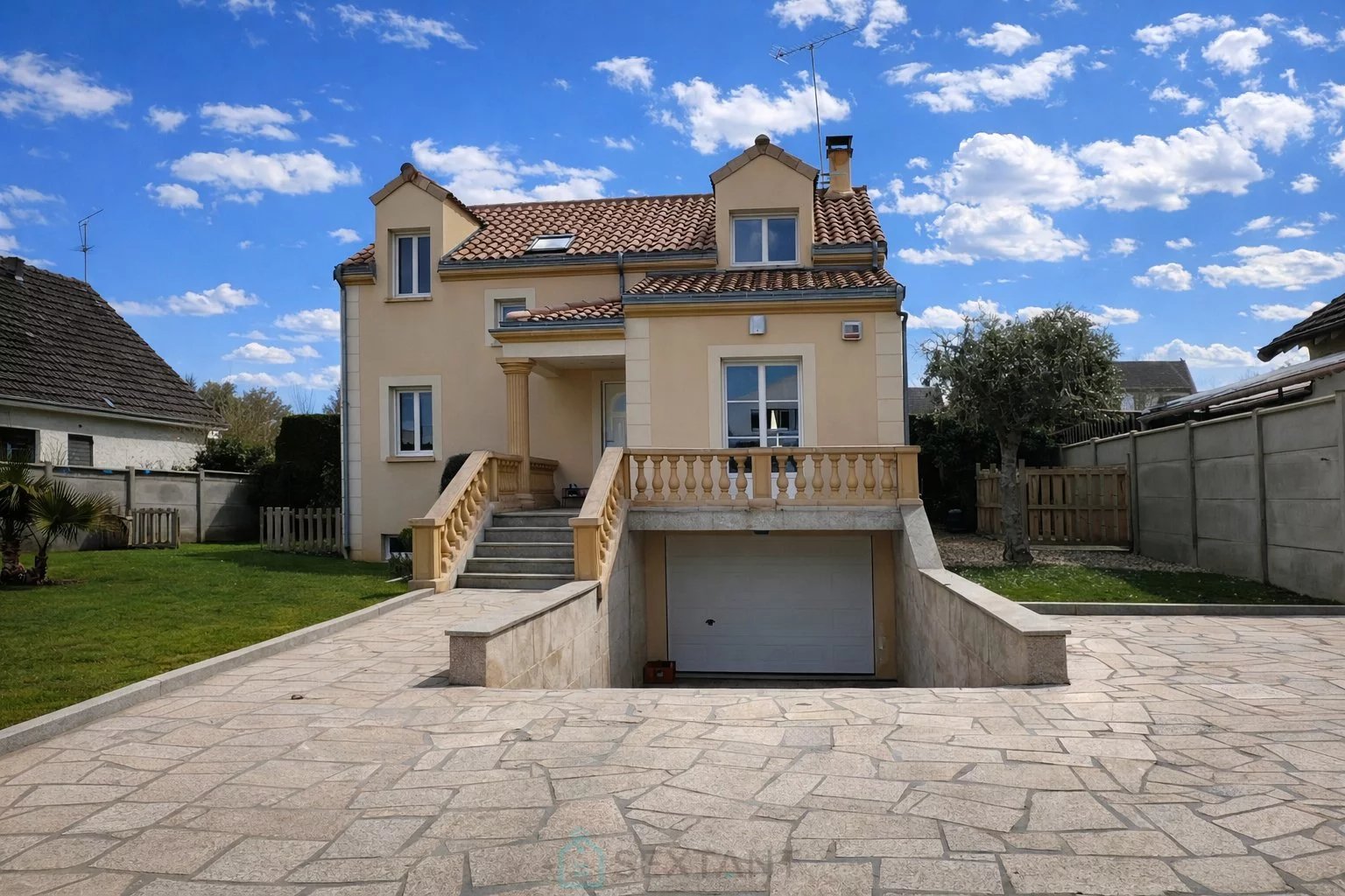 Dans un secteur recherché, voici une maison très confortable et très bien équipée.