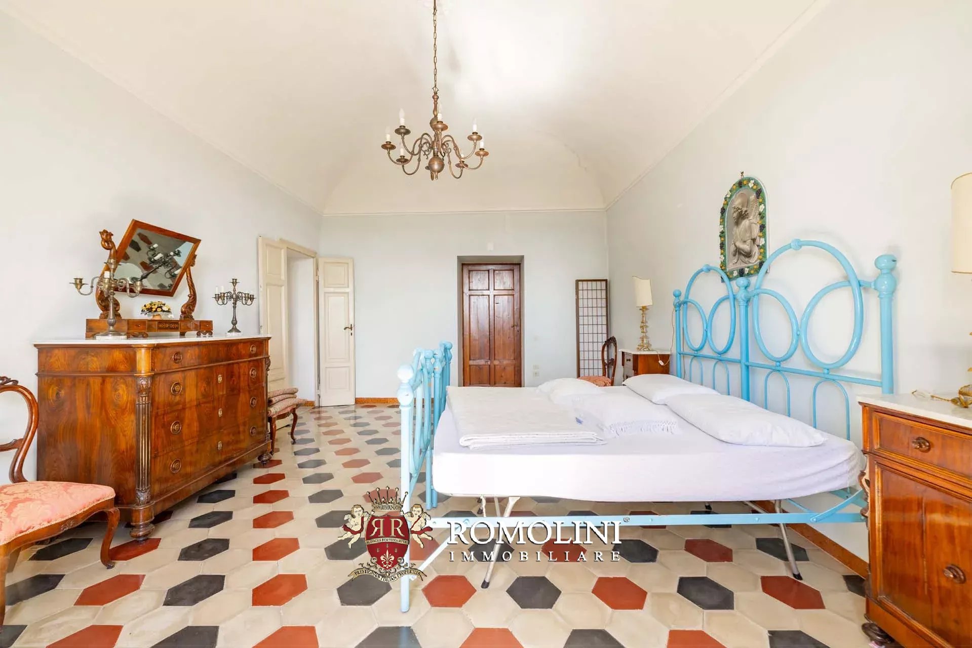 35 Bedroom Vineyard's Image 65
