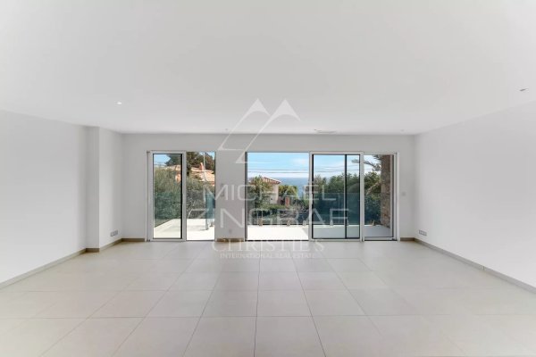 Elegant family villa 5 mins to port with sea view — photo 3