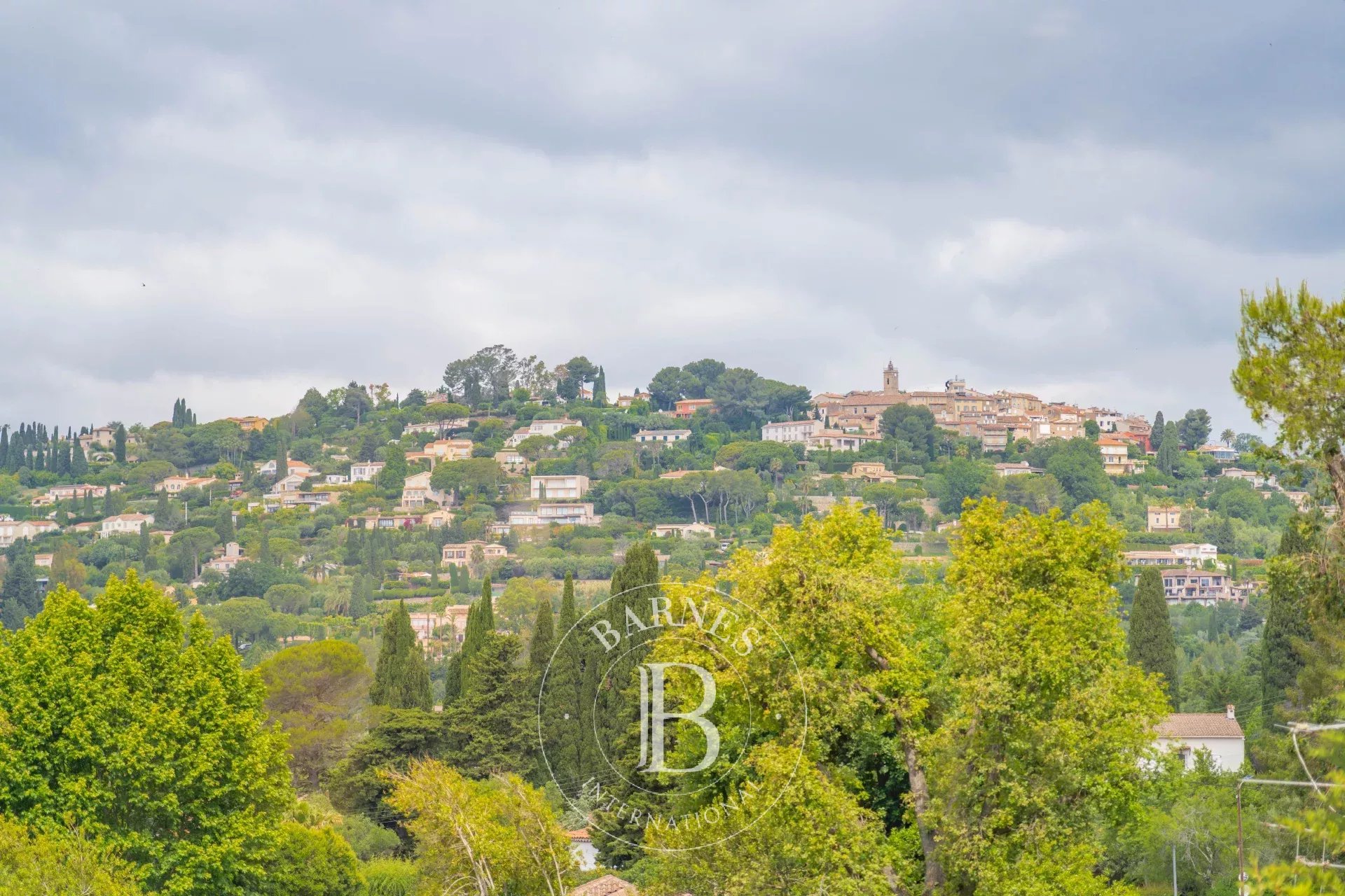 Mougins, superb modern villa, just like new - picture 8