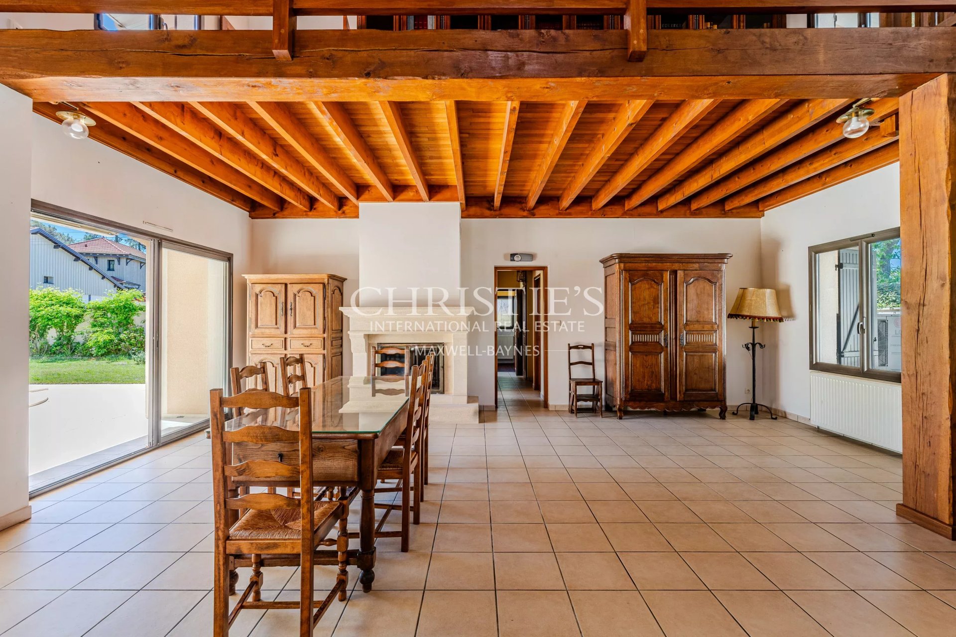 5 Bedroom Villa/Townhouse's Image 3