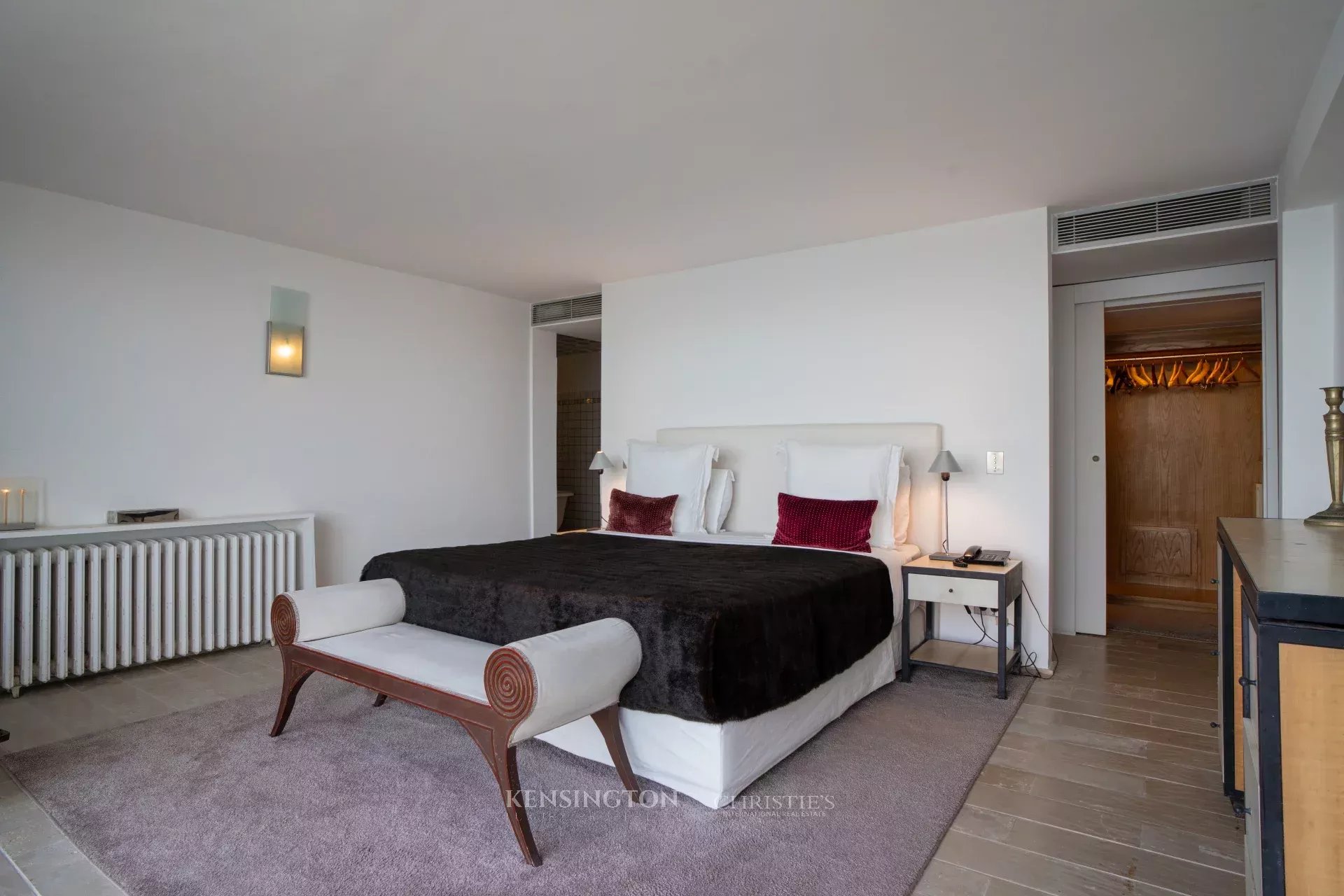 6 Bedroom Villa/Townhouse's Image 20