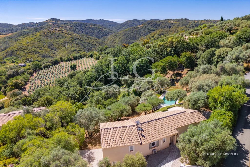 Villa for sale in Tanneron — 4-Bedroom Villa in Tanneron