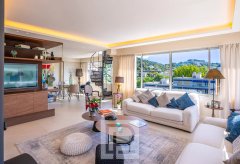 Fully renovated luxury top floor apartment with huge furnished terrace — photo 1 of 6