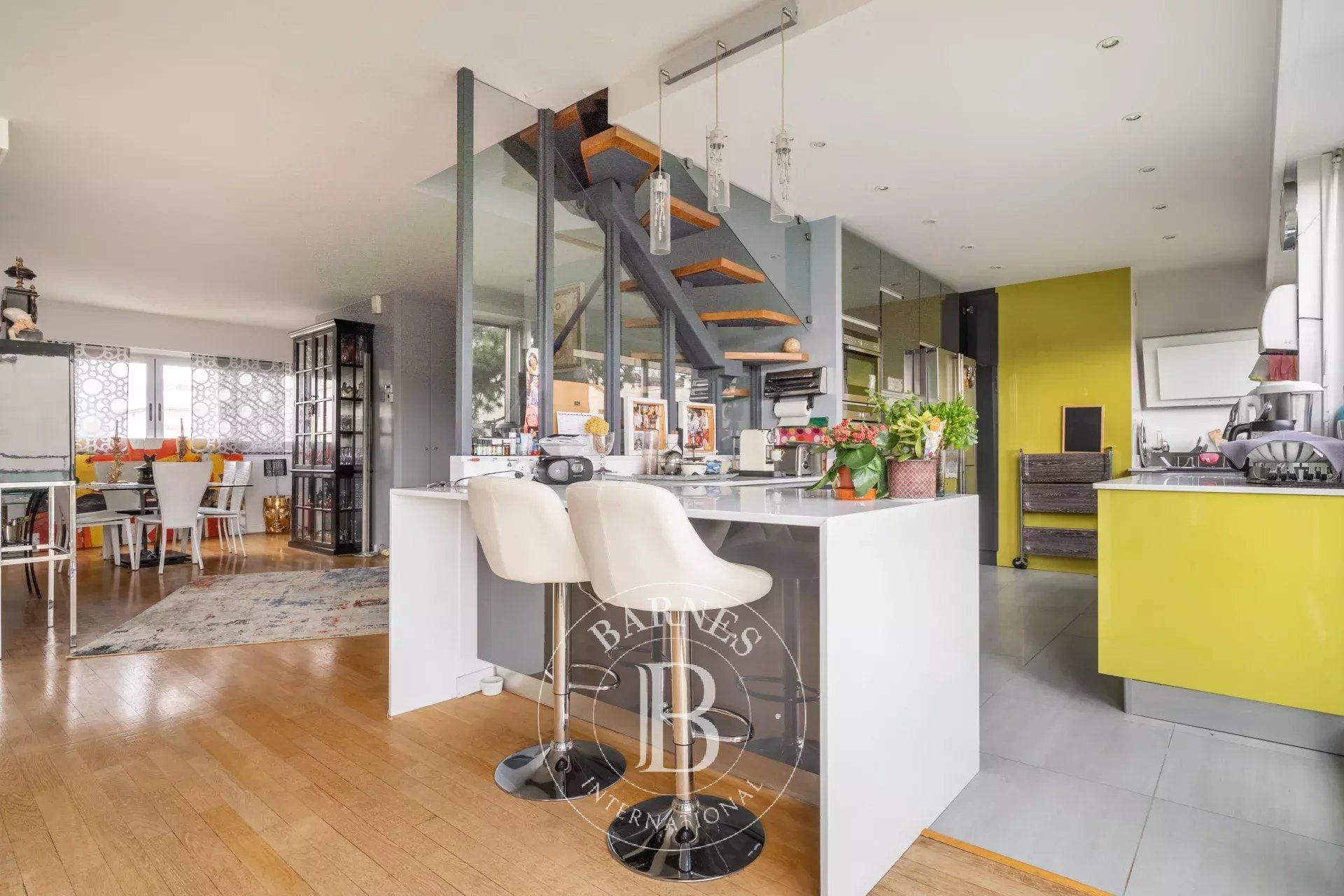 Neuilly - château-Nortier - 148m² (1,593 sq ft) duplex - 186m² (2,002 sq ft) converted rooftop - picture 5