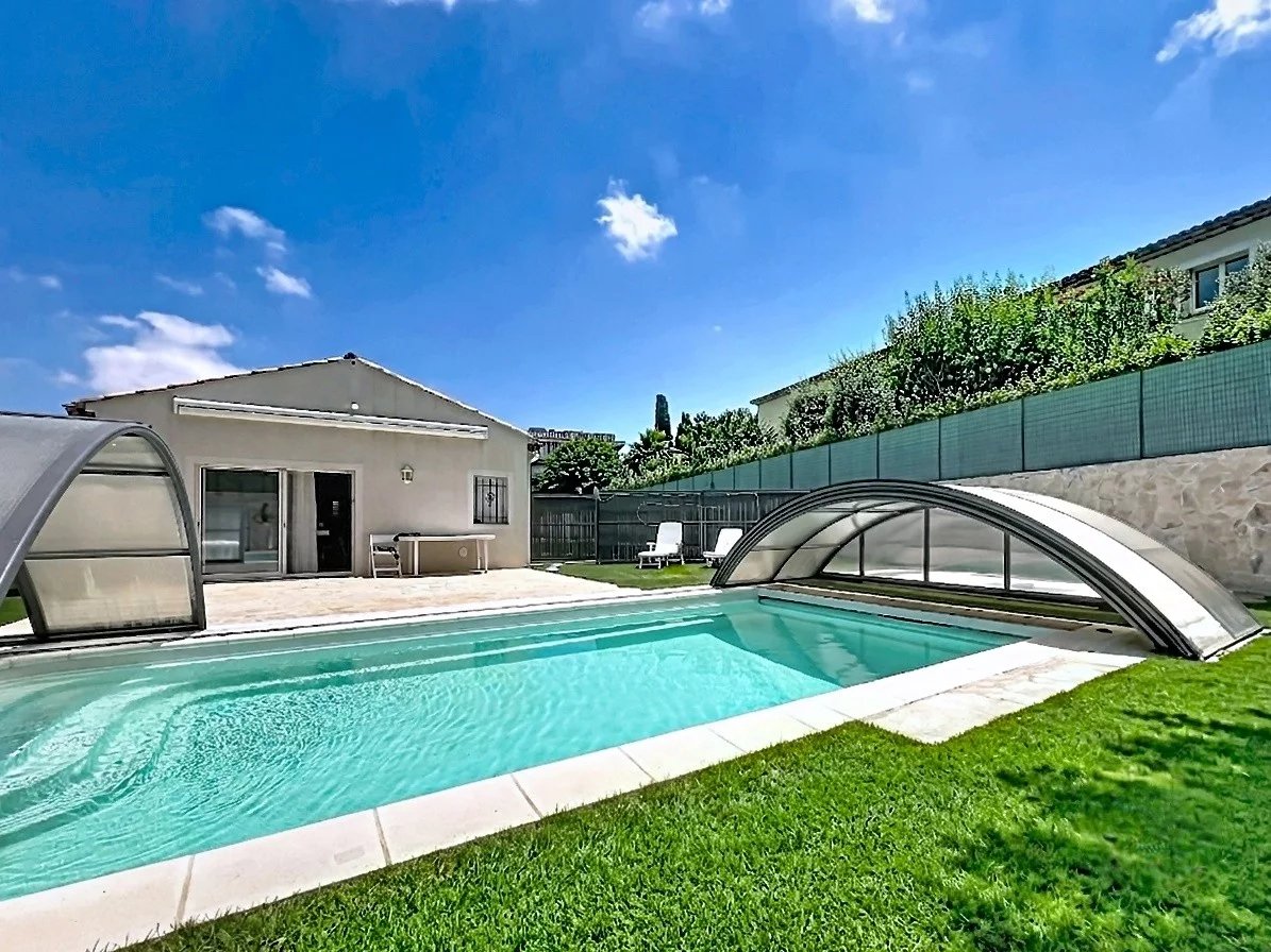 CANNES CROIX DES GARDES - VILLA DE PLAIN PIED 142 M² - PISCINE