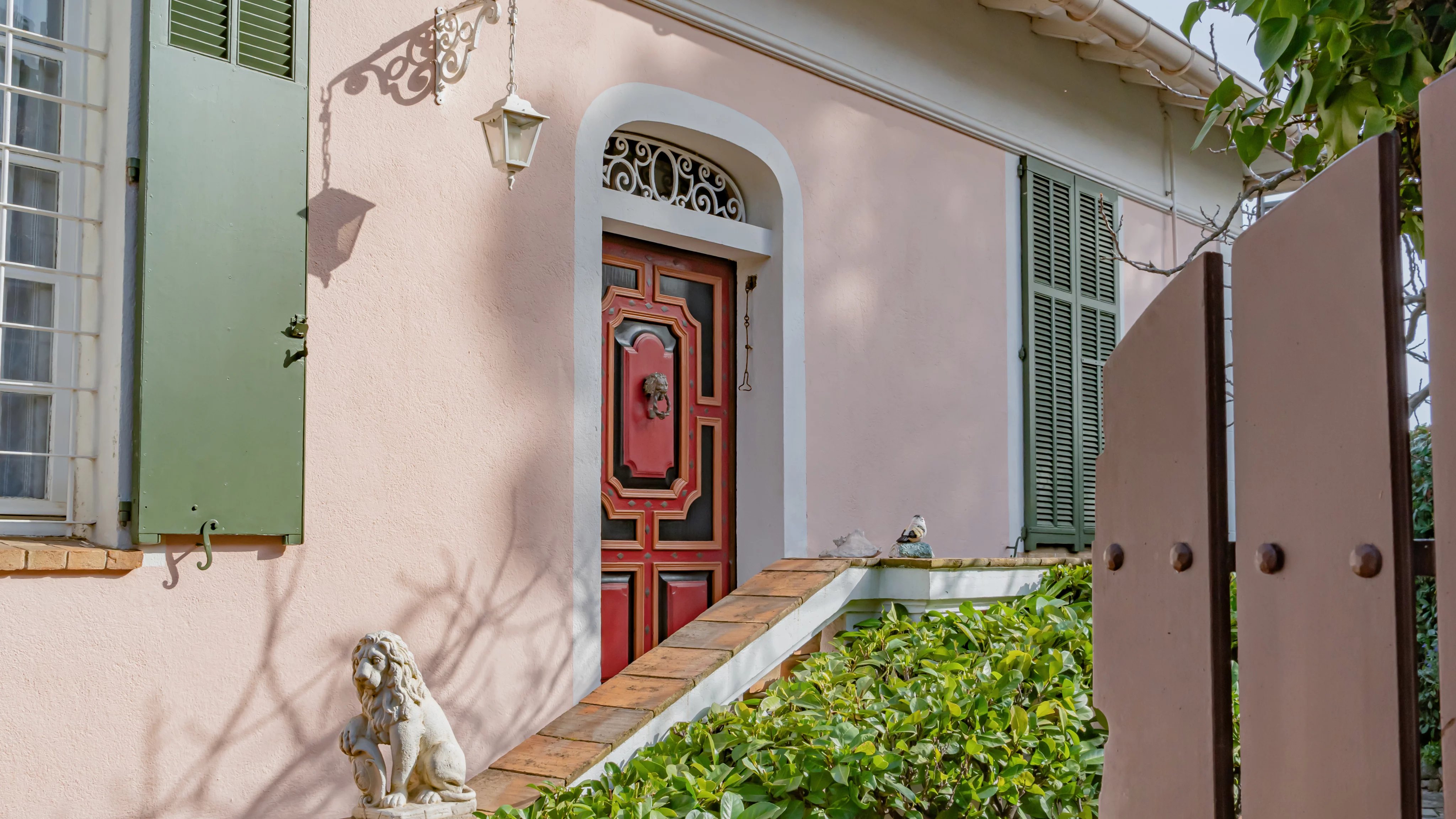 Charming Character House with Sea Glimpse – Petit Juas