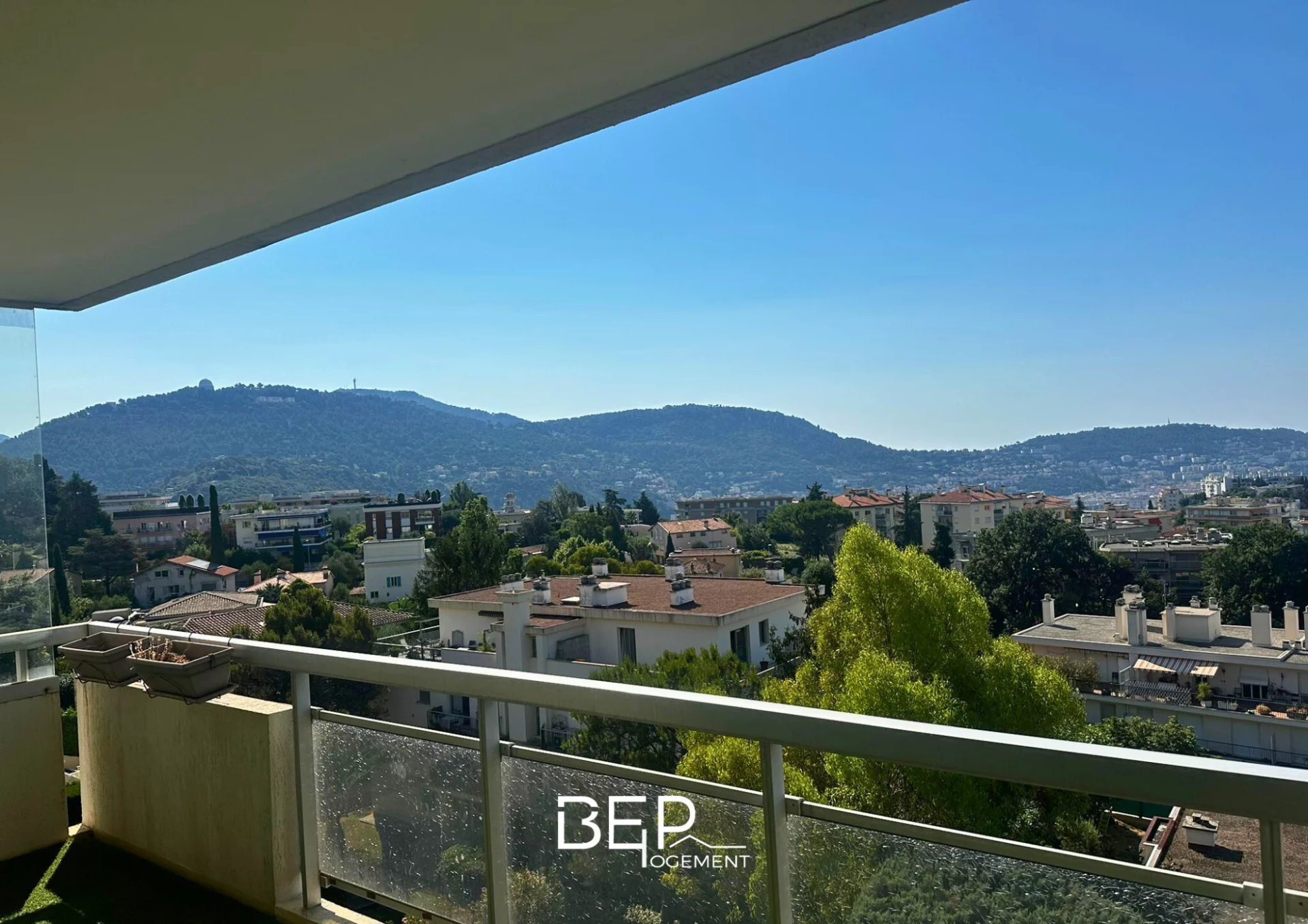Cimiez - Large three-room apartment with sea view and closed garage
