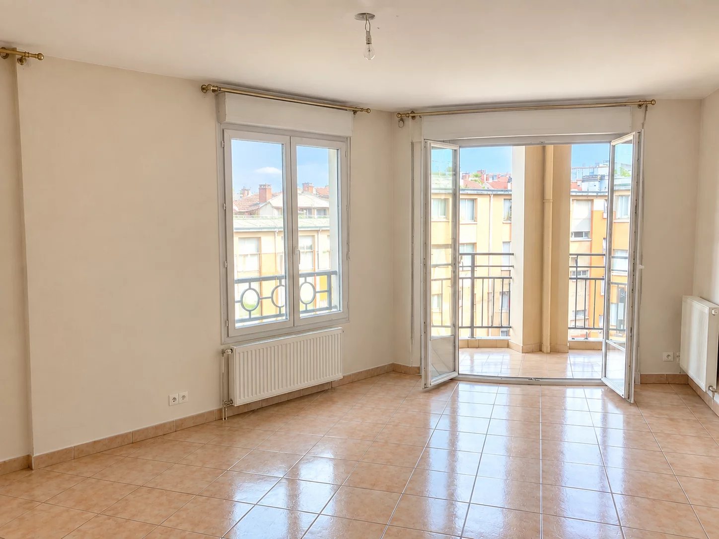 Croix Rousse plateau - T2 avec balcon — photo 1