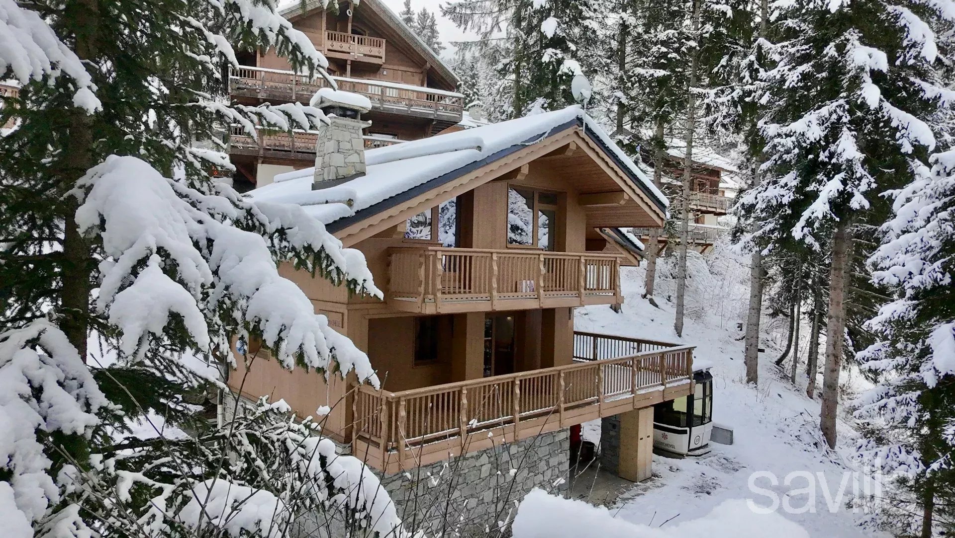 Exceptional location for this chalet in Courchevel La Tania