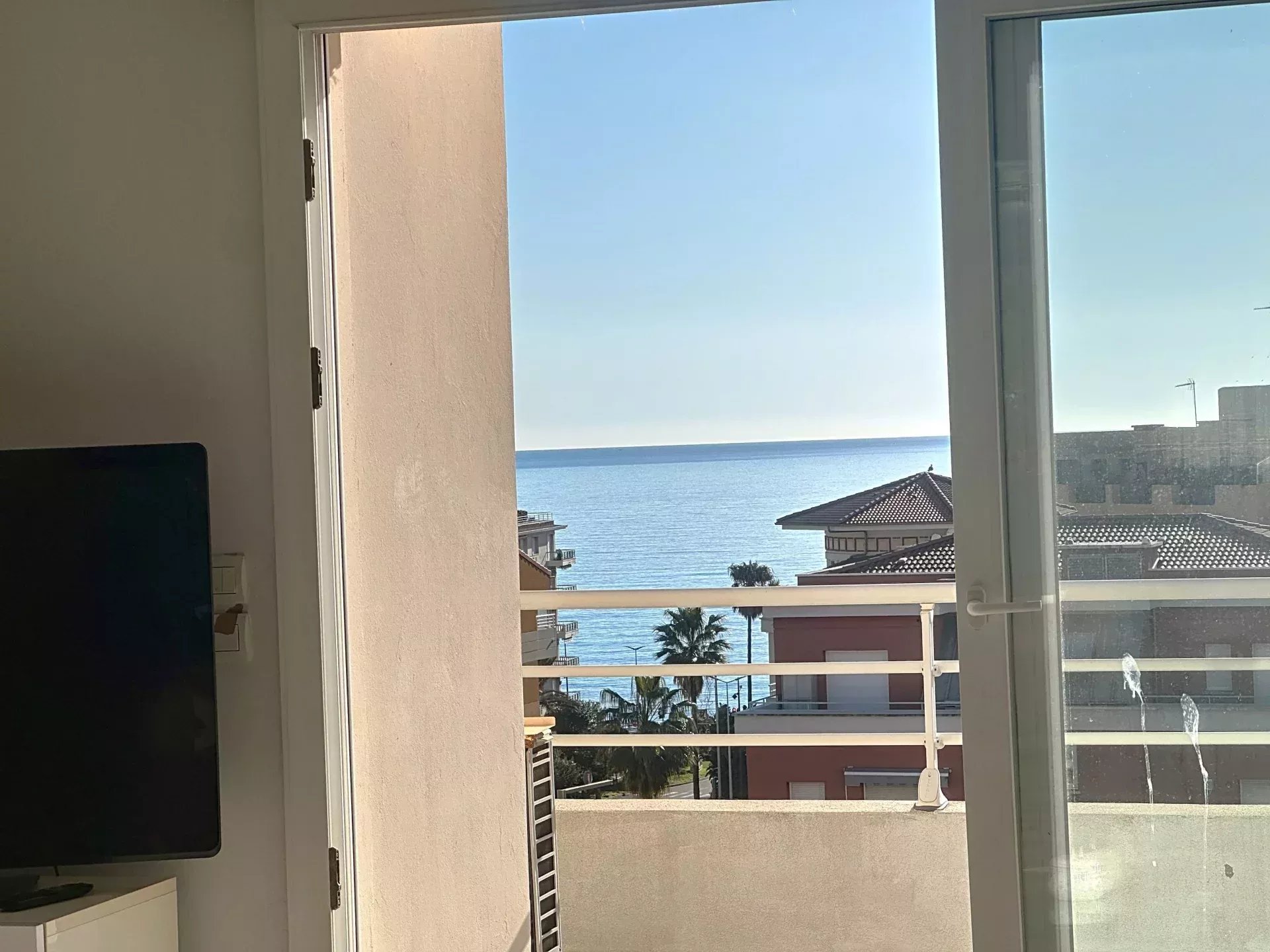 3P  DERNIER ETAGE - MENTON LIMITE CARNOLES!