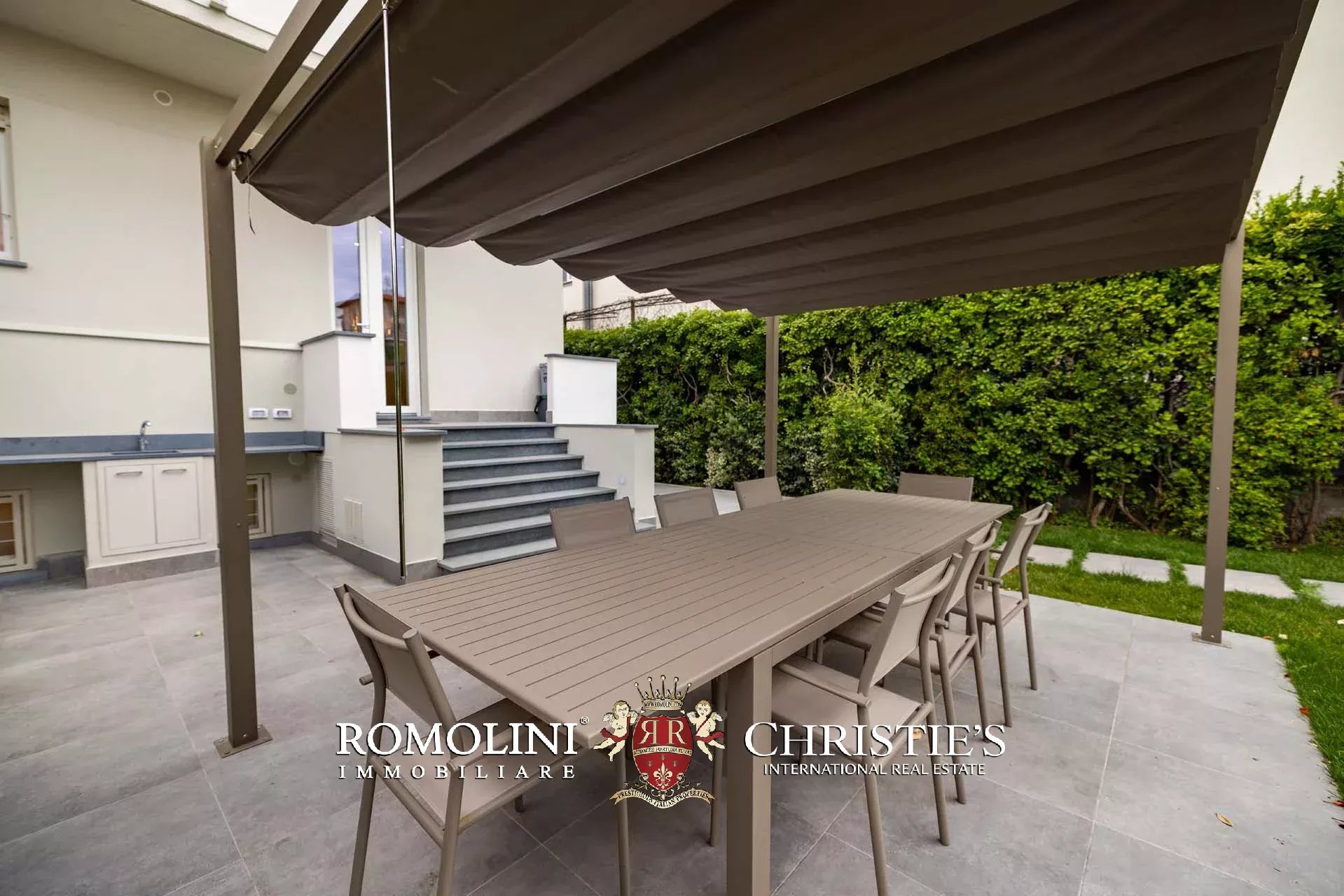 5 Bedroom Villa/Townhouse's Image 43